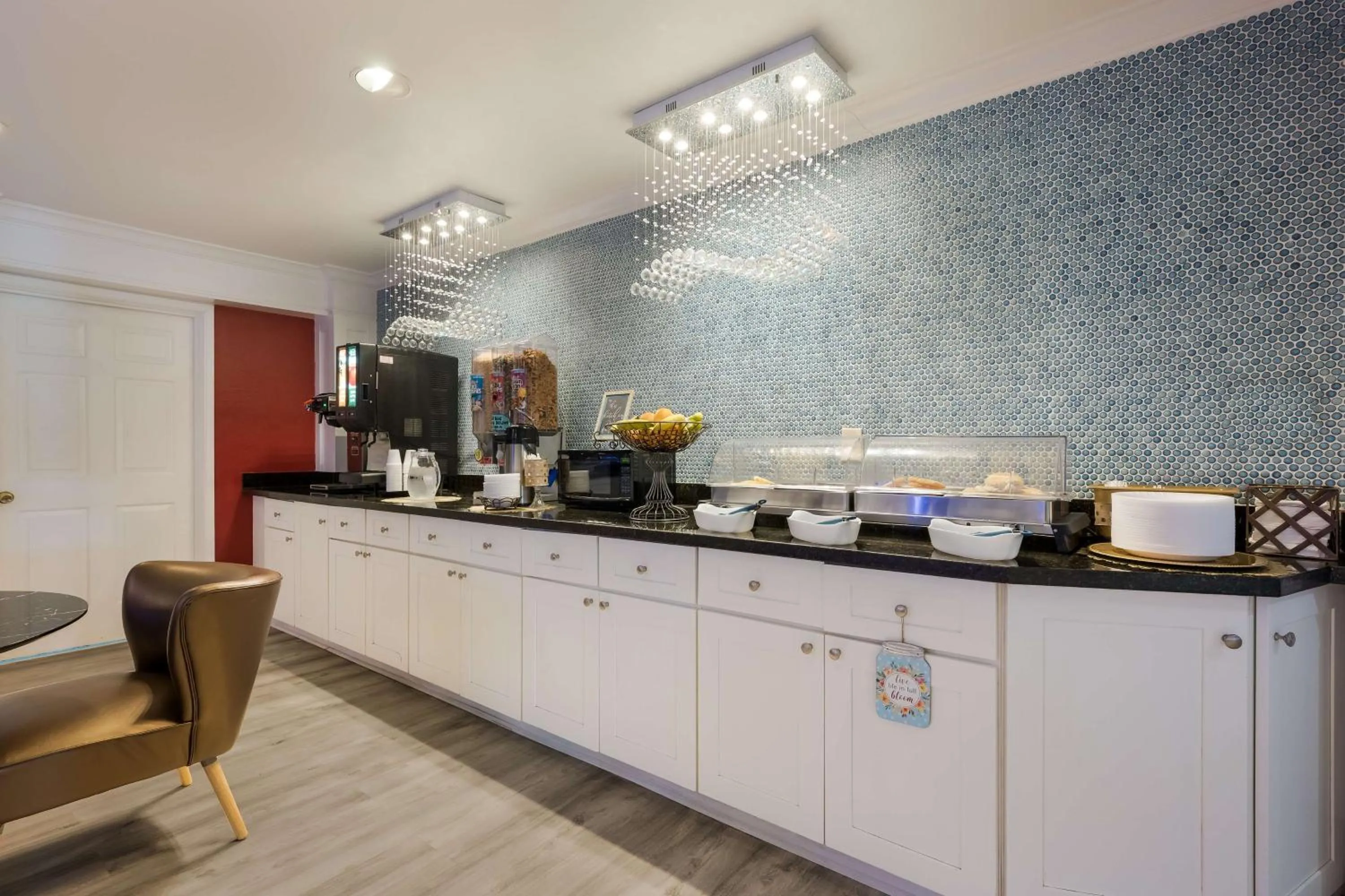 Breakfast in SureStay Hotel By Best Western Tuscaloosa Southeast