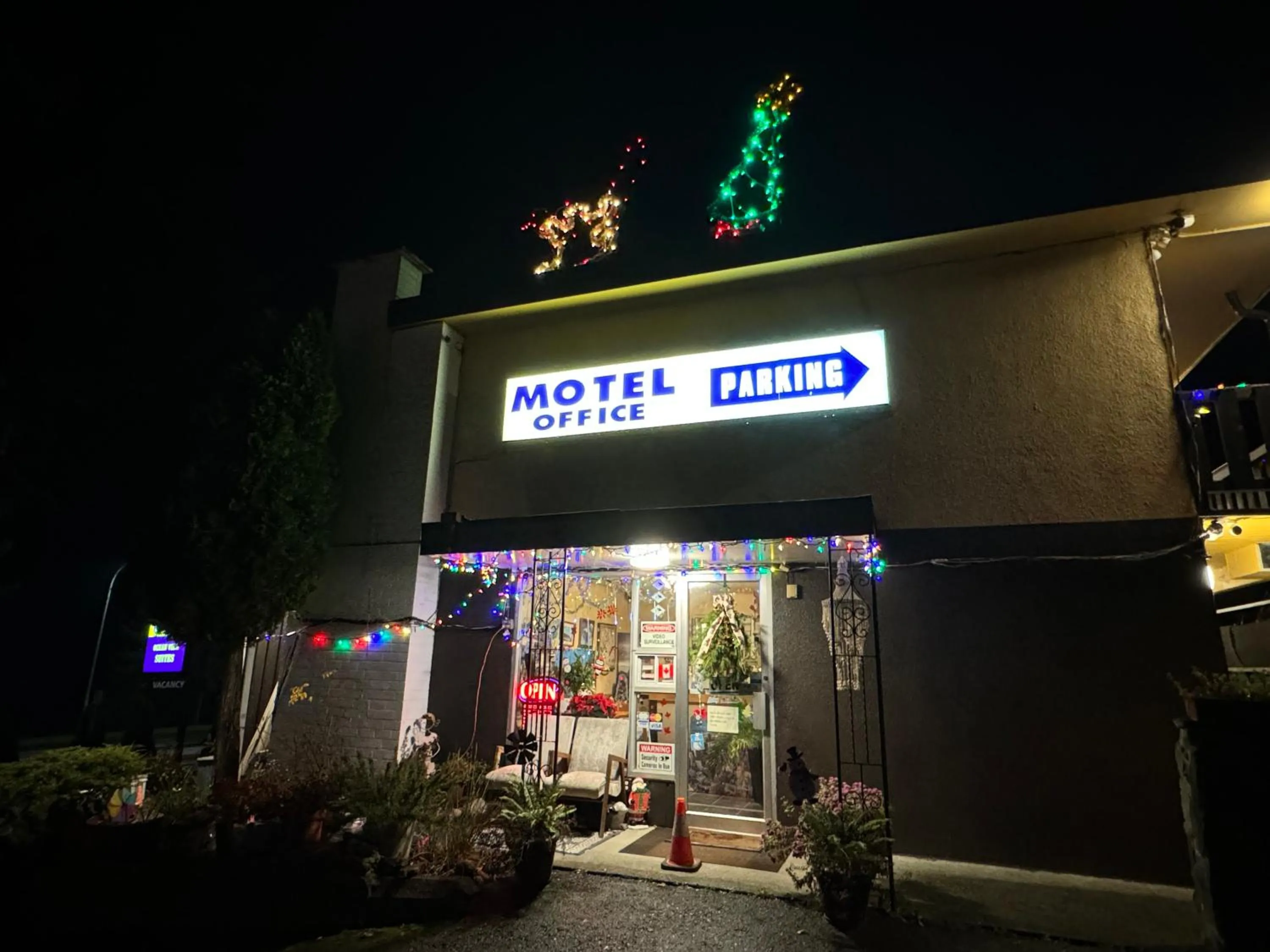 Property building in Holiday House Motel