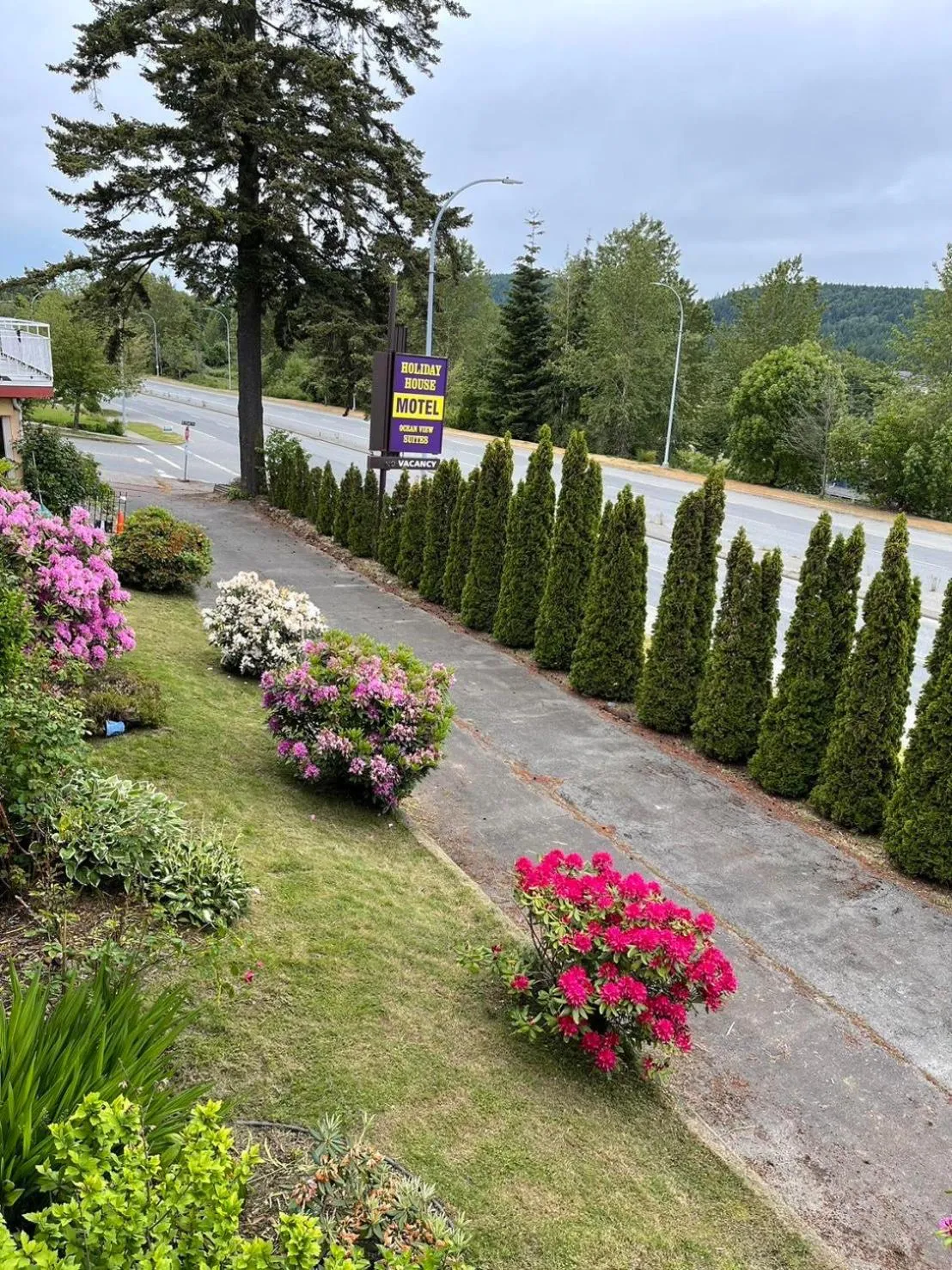 Garden view in Holiday House Motel