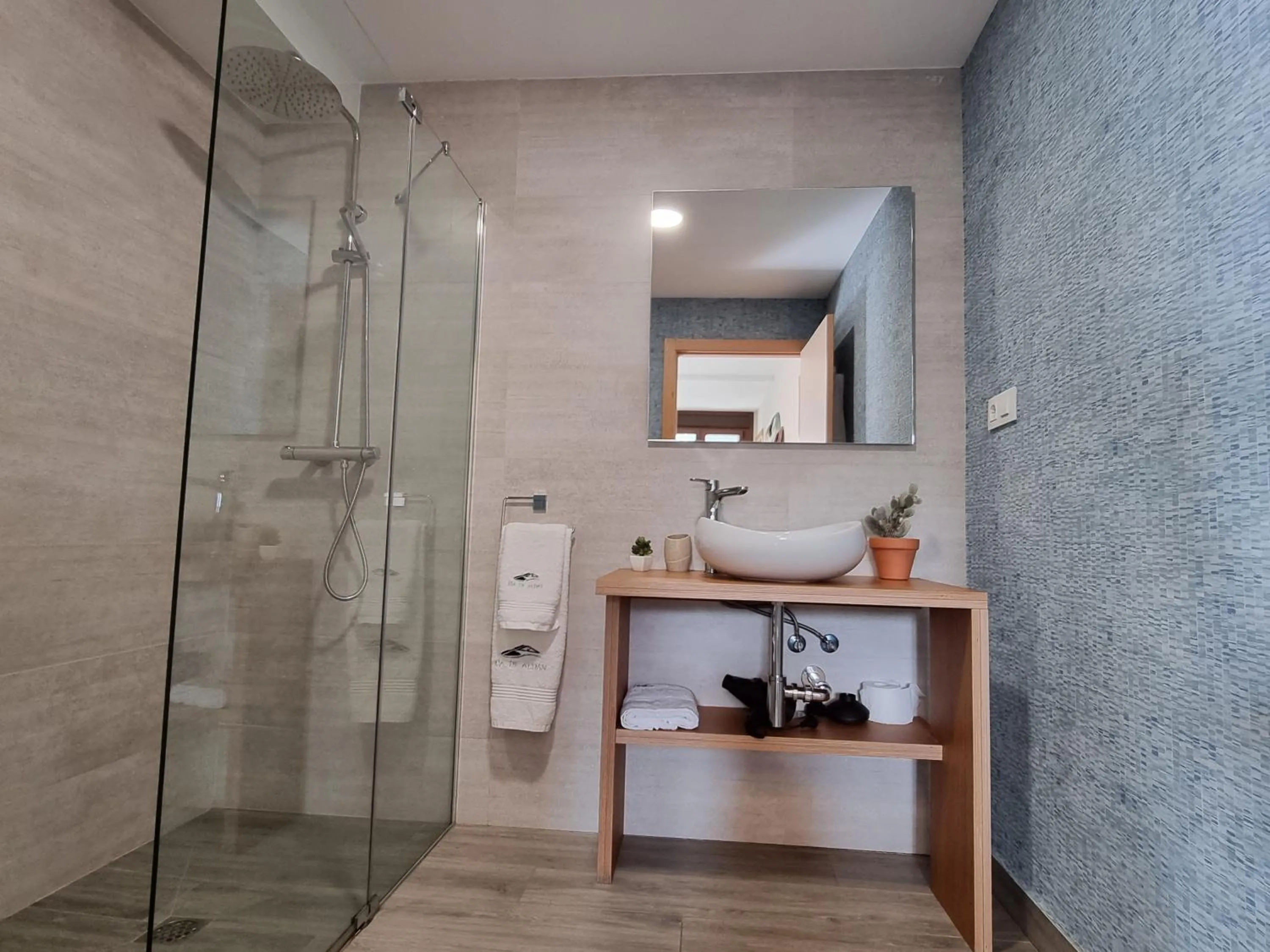 Bathroom in Apartamentos Ria de Aldan