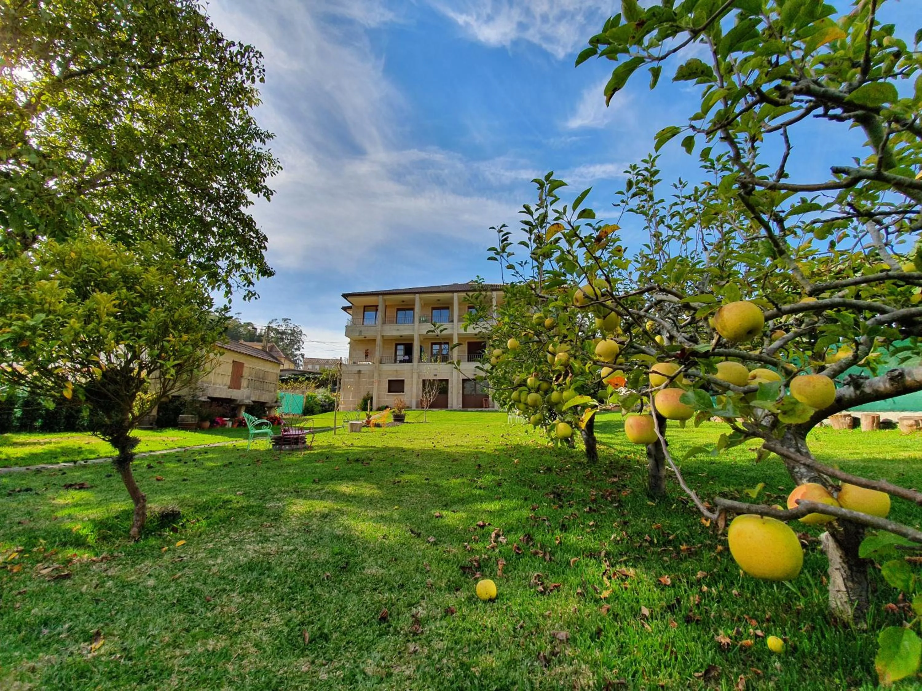 Garden in Apartamentos Ria de Aldan