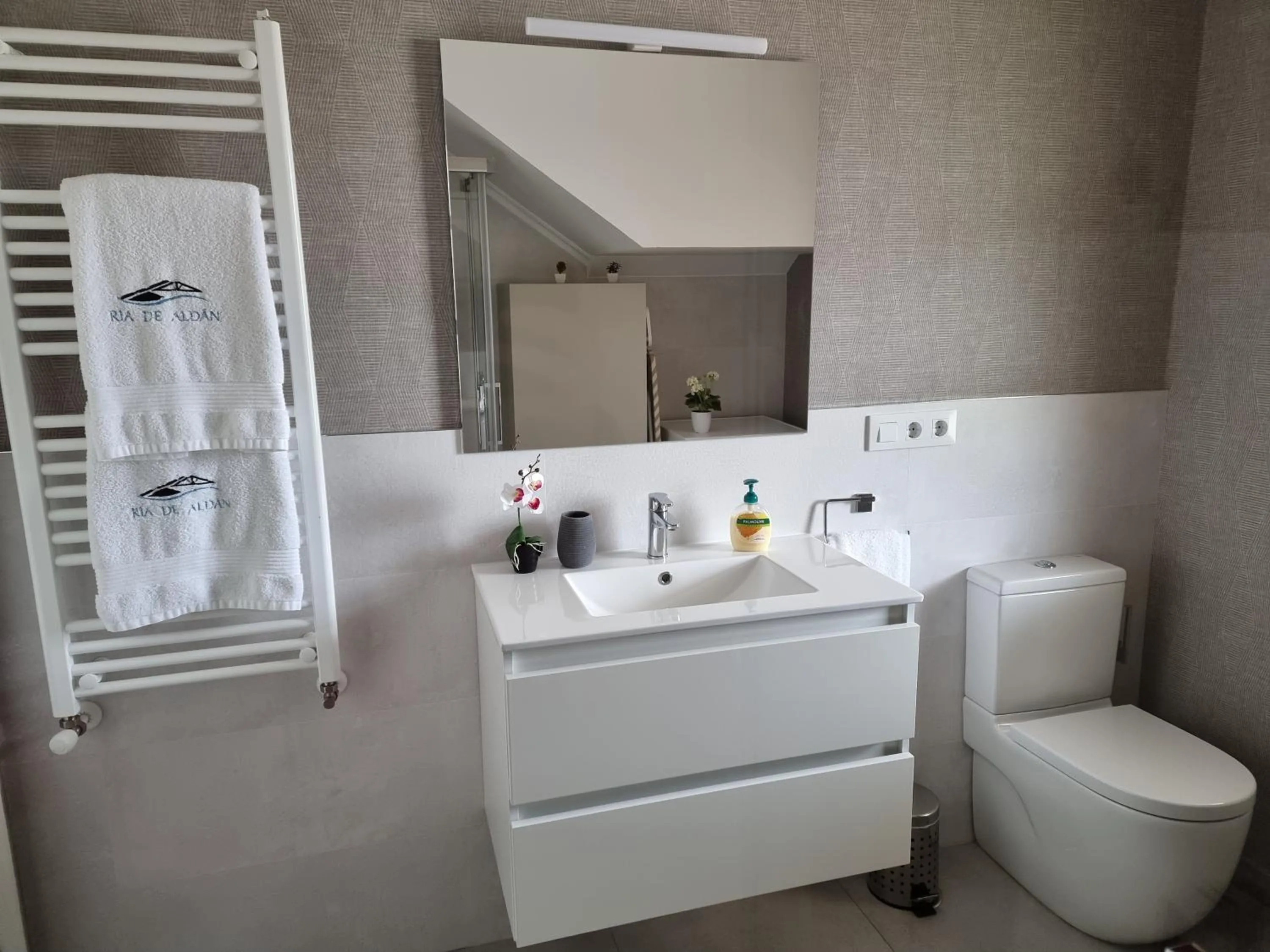 Bathroom in Apartamentos Ria de Aldan