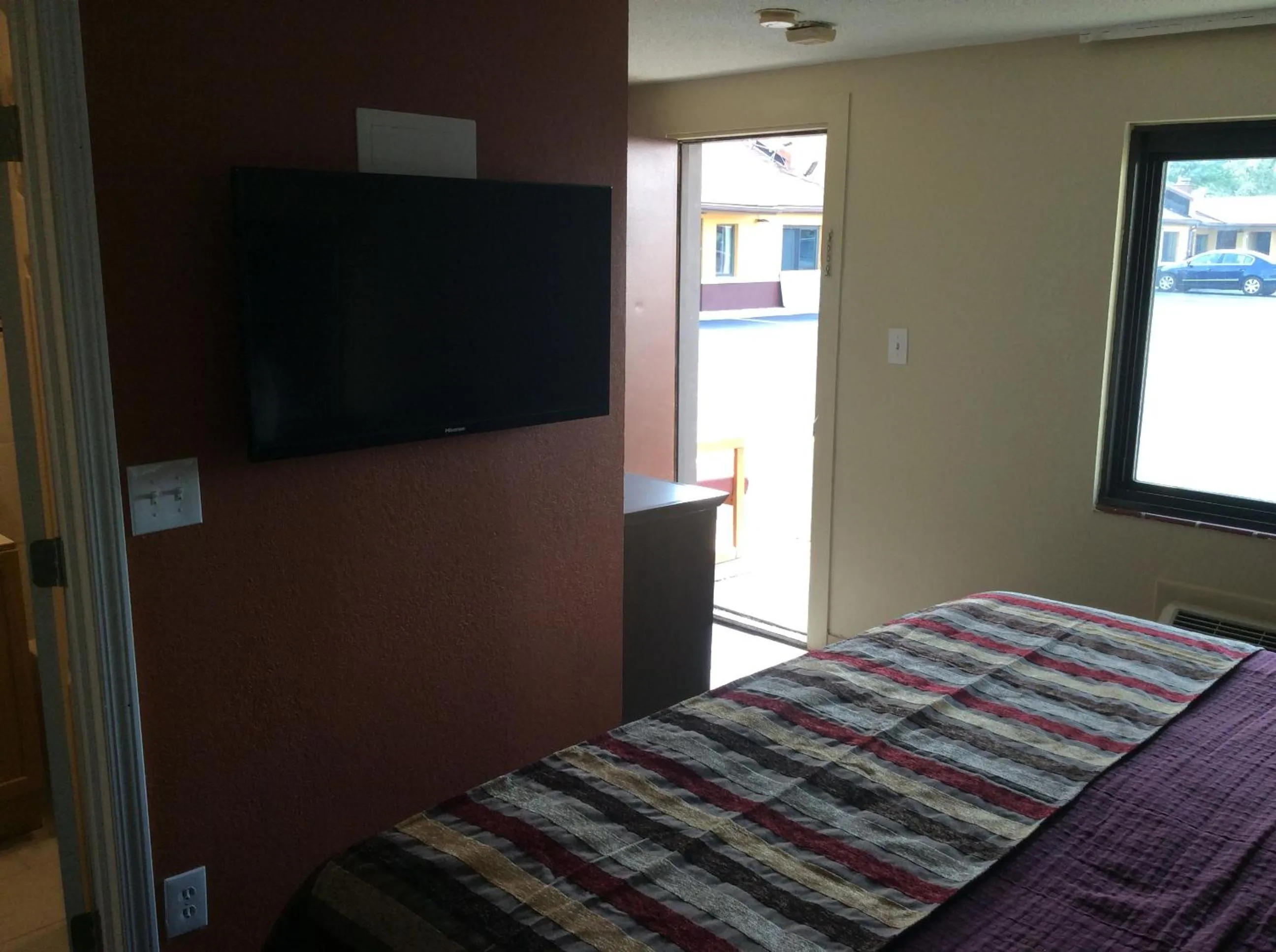 TV and multimedia, Bed in Royal Inn