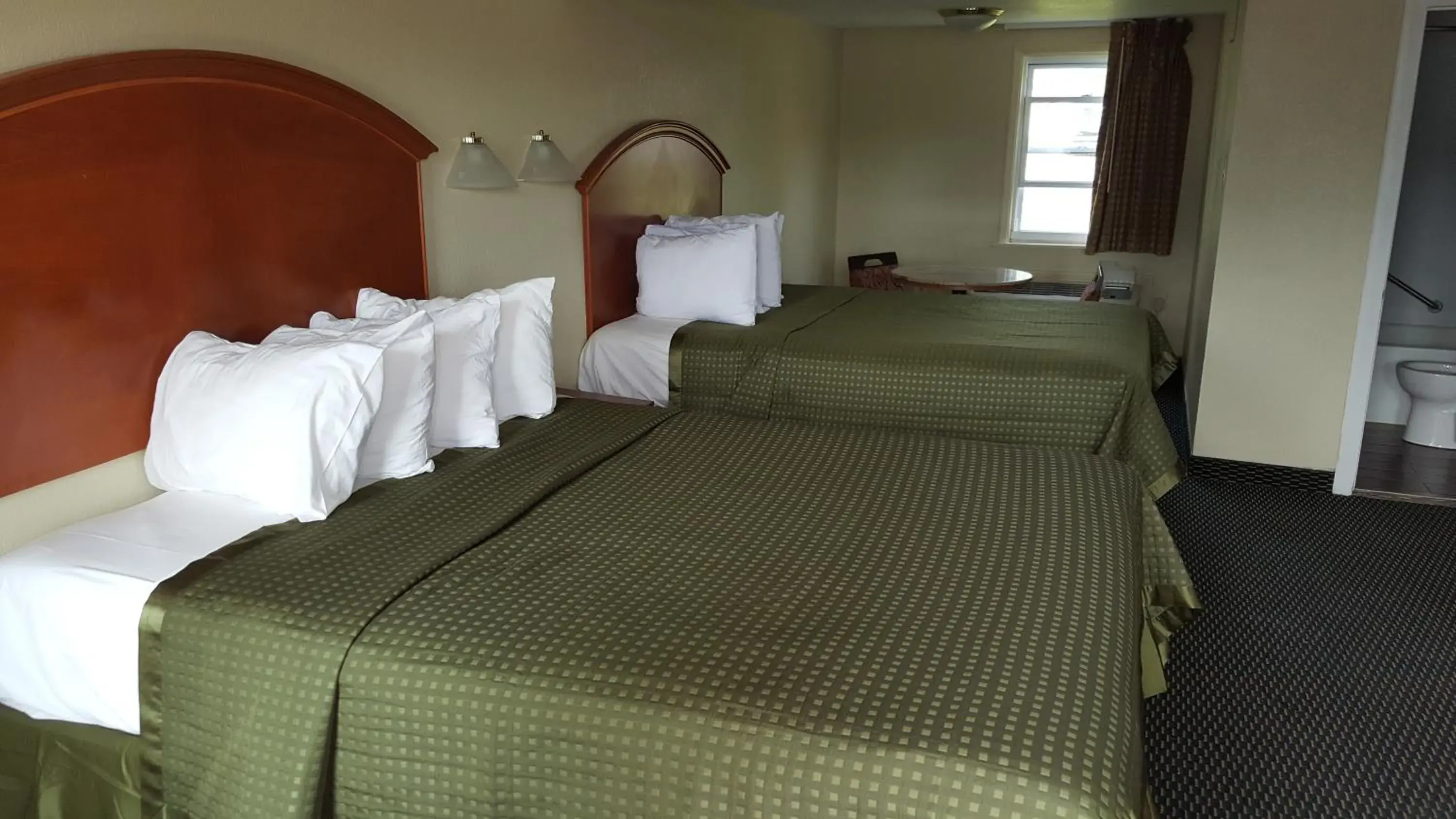 Bed in Royal Inn Bed in Royal Inn