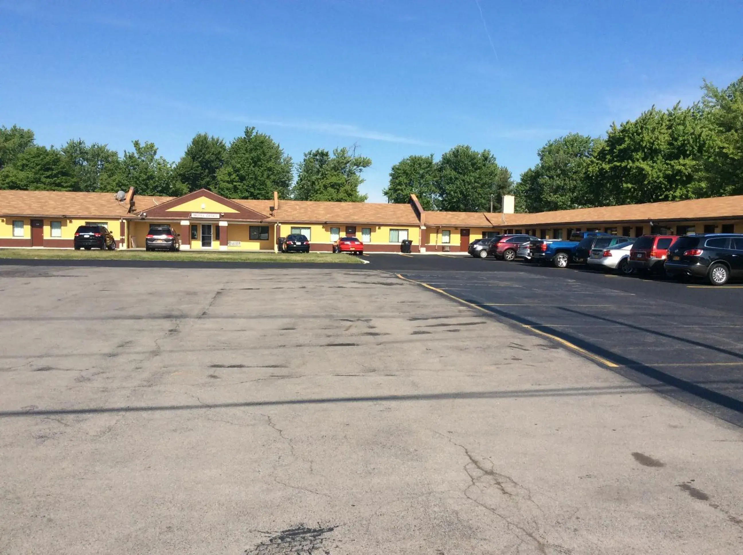 Property building in Royal Inn Property building in Royal Inn