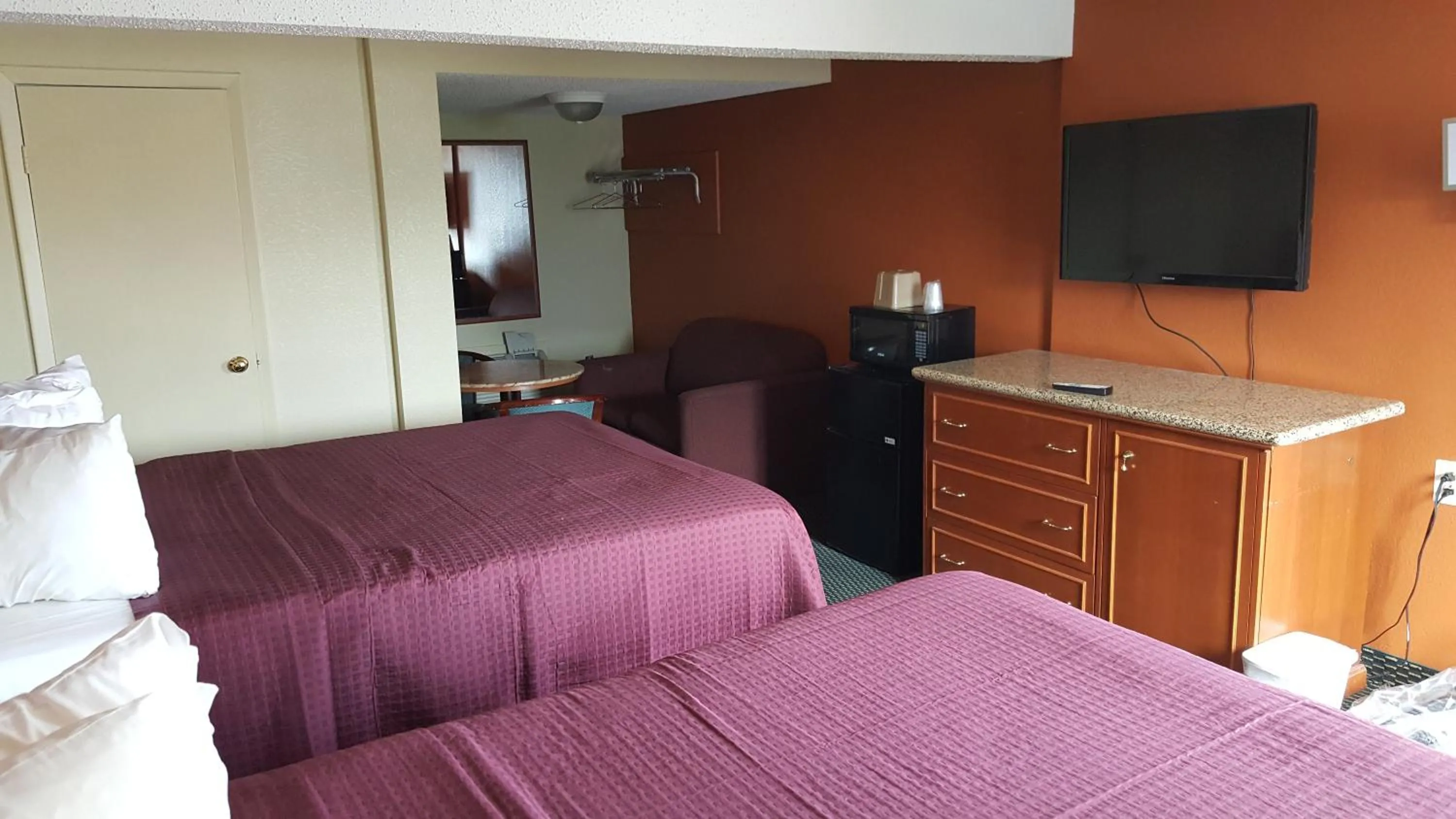 Photo of the whole room, Bed in Royal Inn