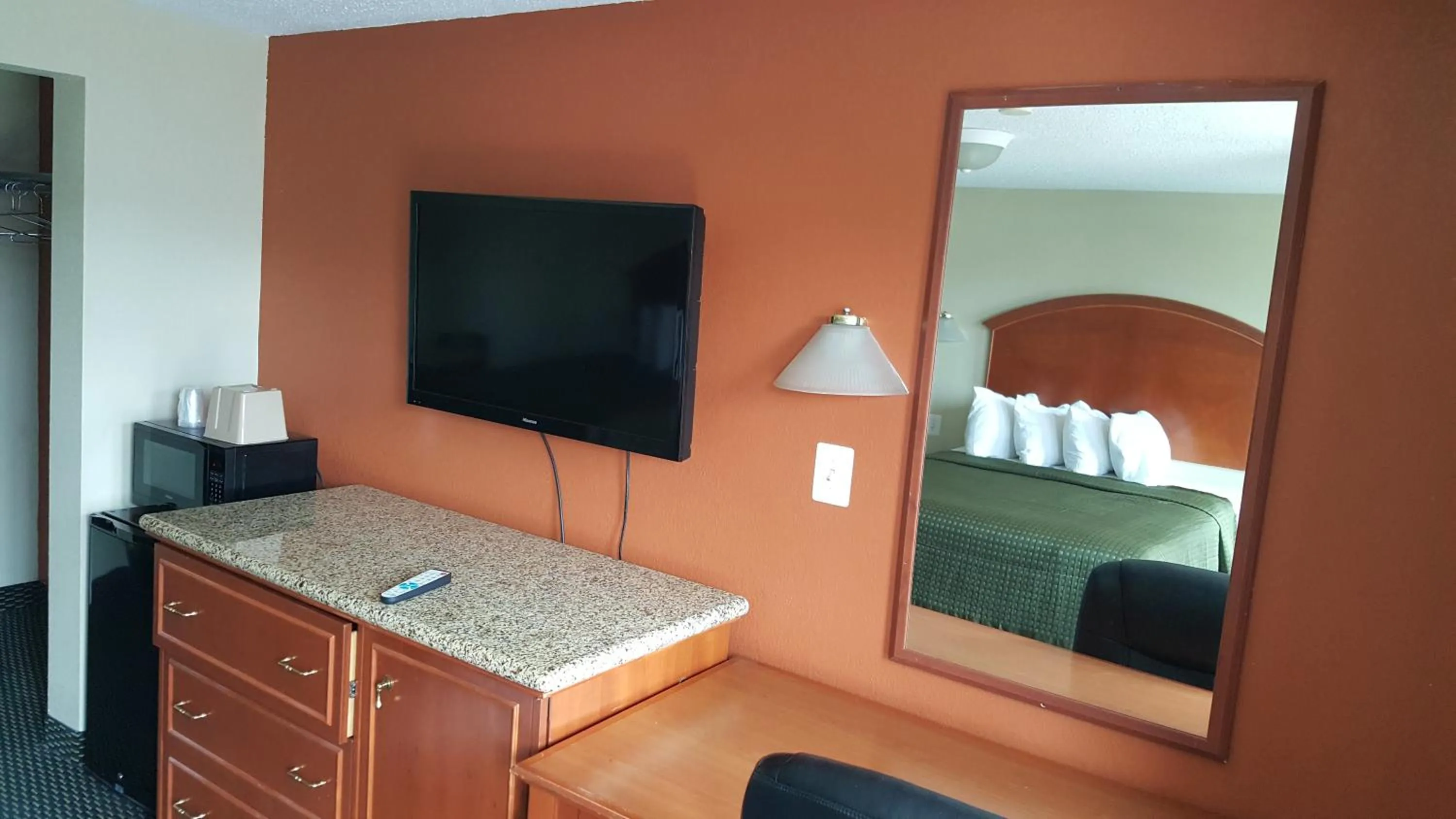 TV and multimedia in Royal Inn