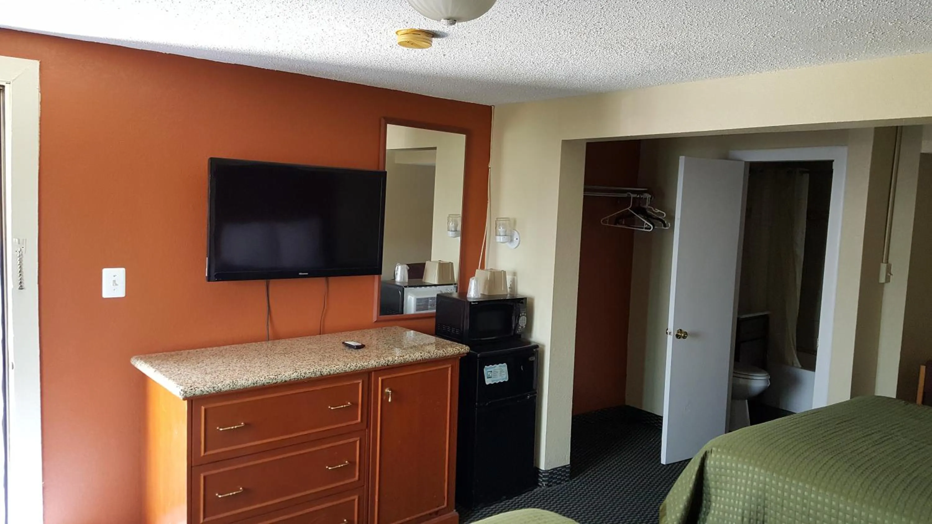 Decorative detail, Bed in Royal Inn