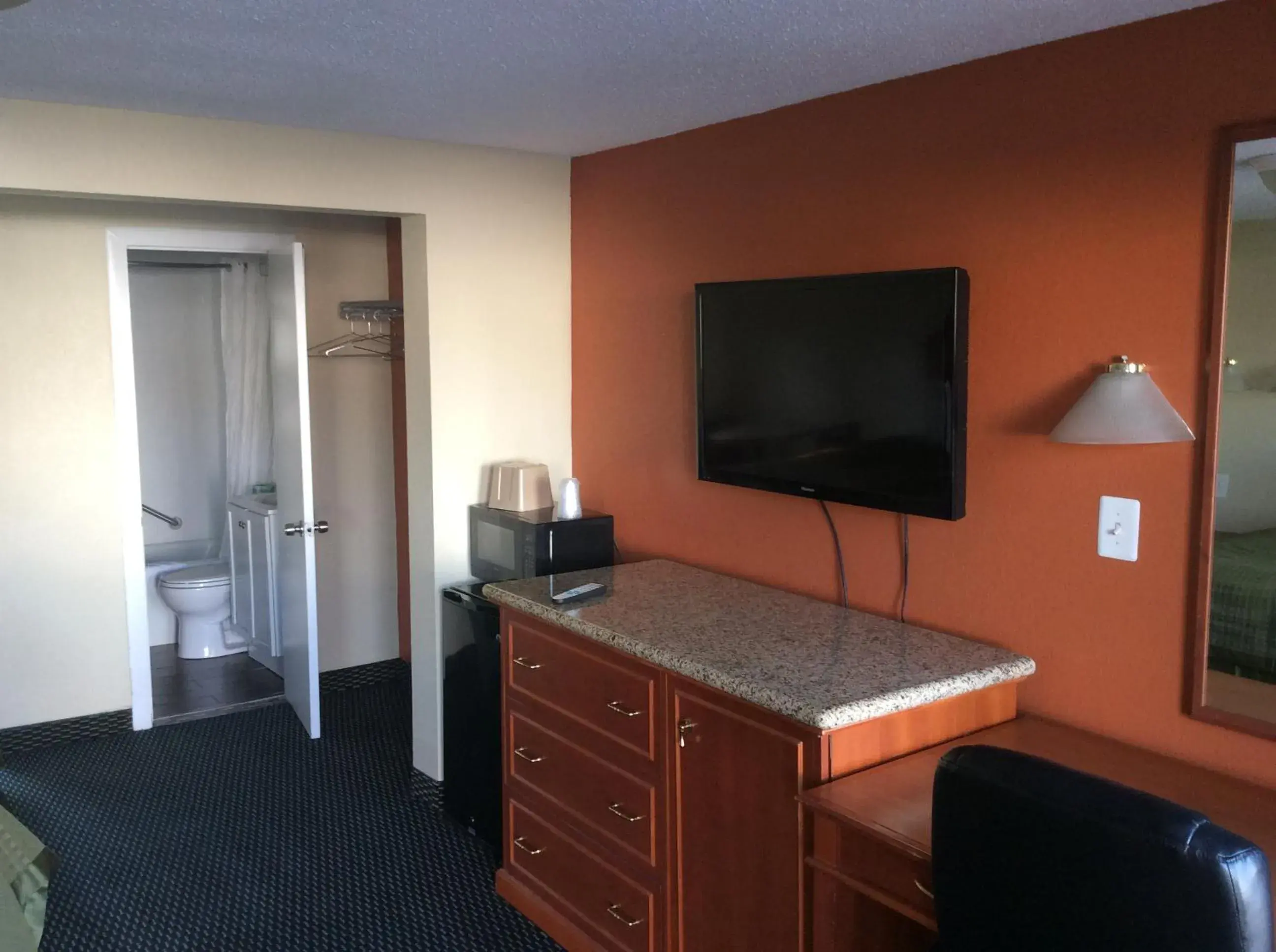 TV and multimedia in Royal Inn TV and multimedia in Royal Inn