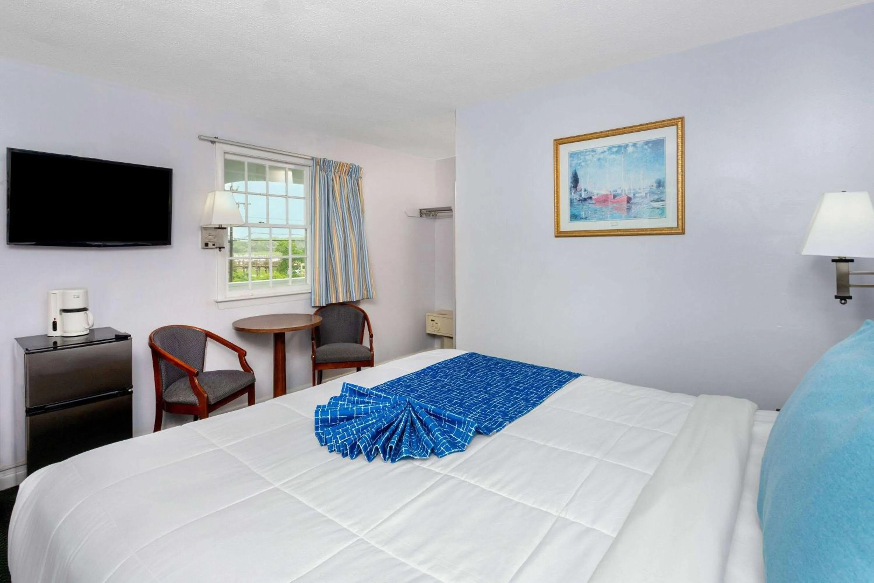 Photo of the whole room, Bed in Travelodge by Wyndham Cape Cod Area