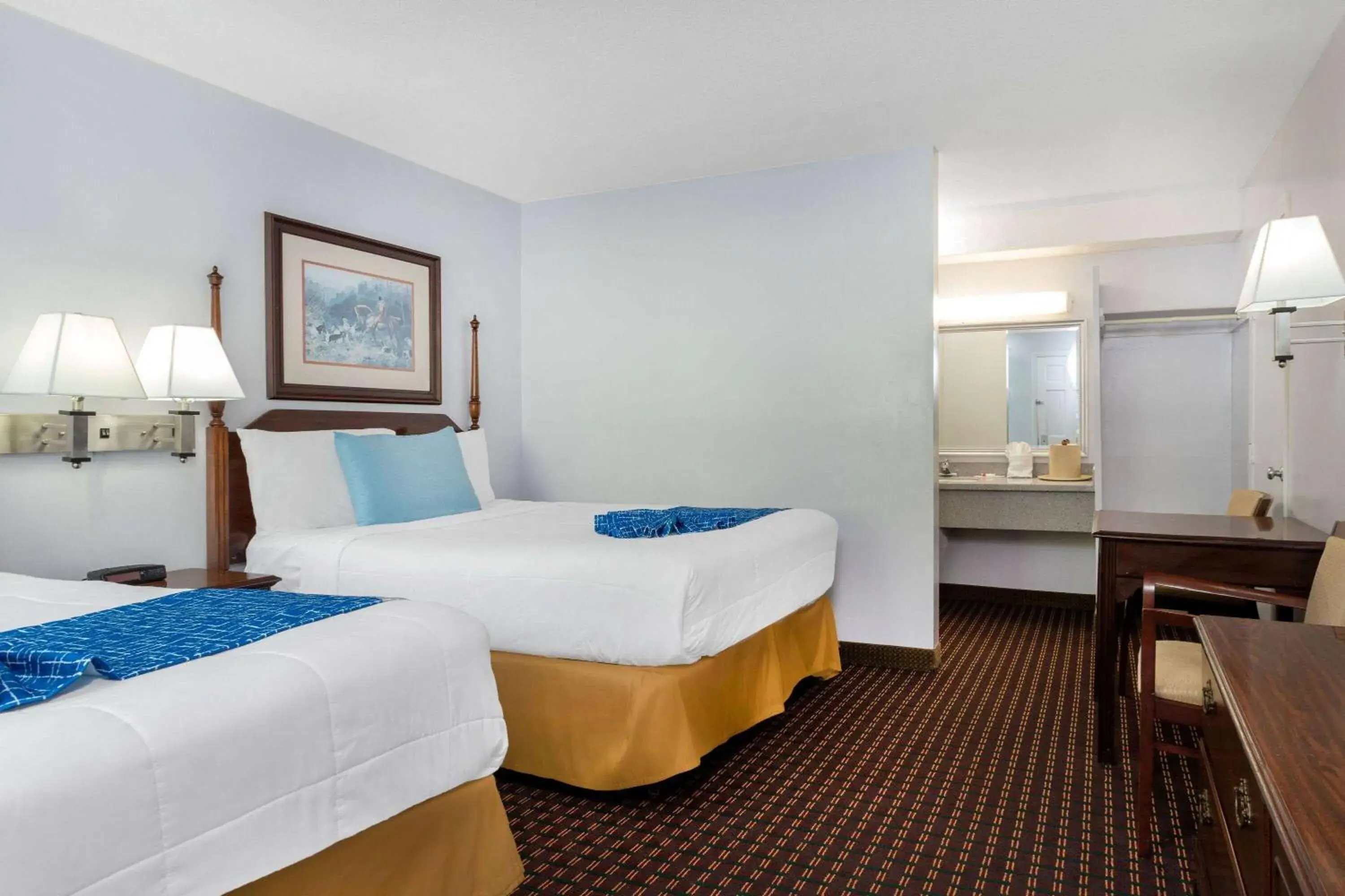 Photo of the whole room, Bed in Travelodge by Wyndham Cape Cod Area Photo of the whole room, Bed in Travelodge by Wyndham Cape Cod Area