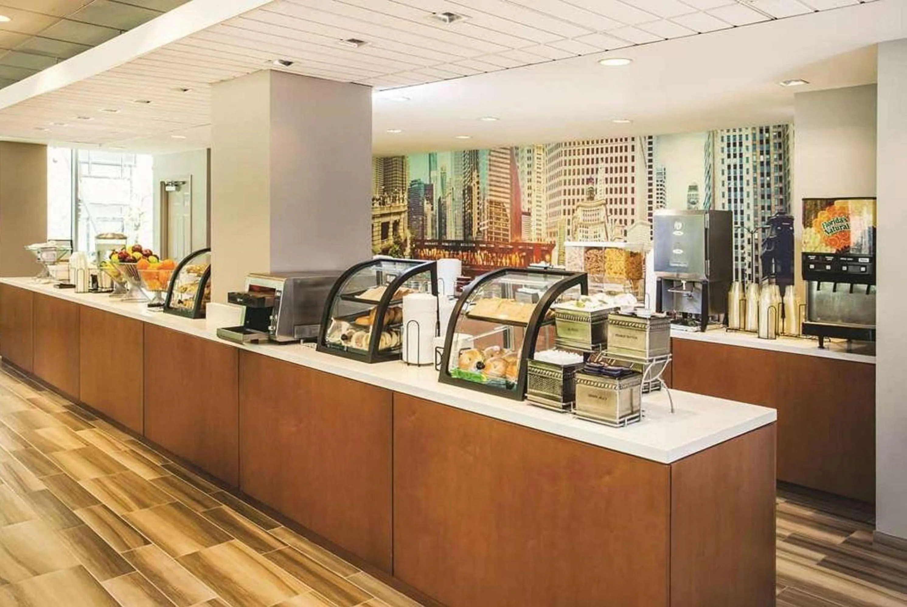 Breakfast in La Quinta by Wyndham Chicago Downtown