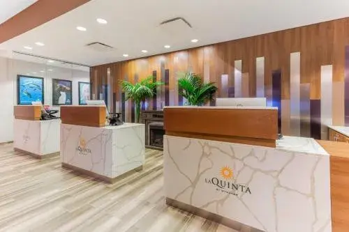 La Quinta Inn & Suites by Wyndham Chicago Downtown La Quinta Inn & Suites by Wyndham Chicago Downtown