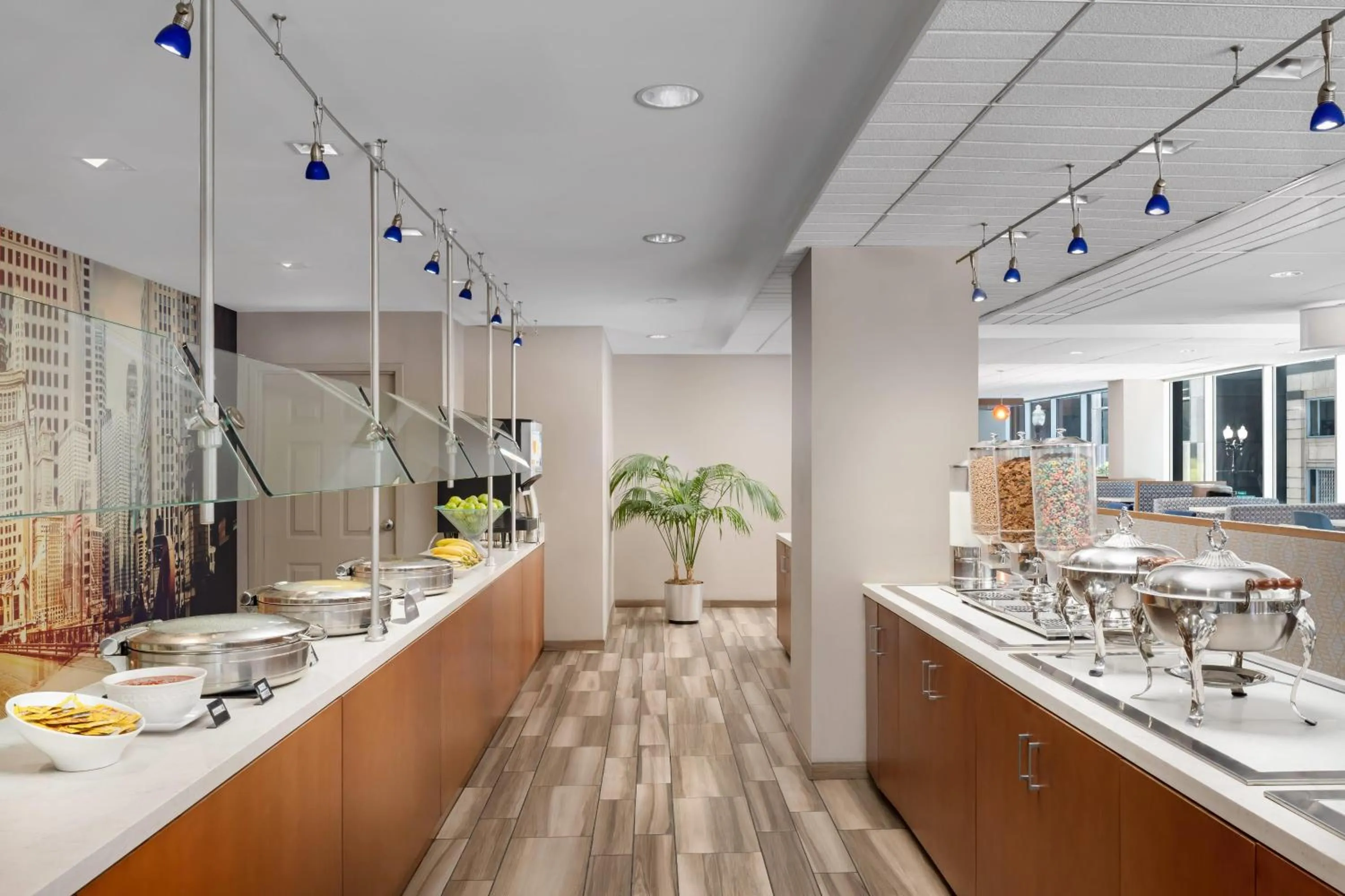 Restaurant/places to eat in La Quinta by Wyndham Chicago Downtown