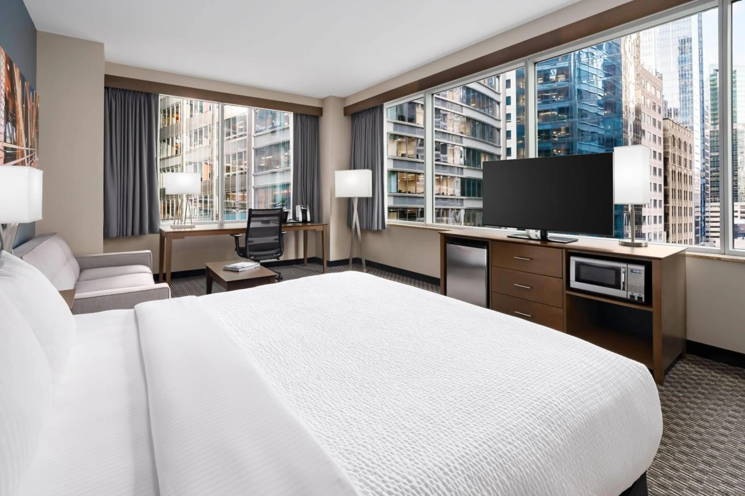 Photo of the whole room, Bed in La Quinta by Wyndham Chicago Downtown