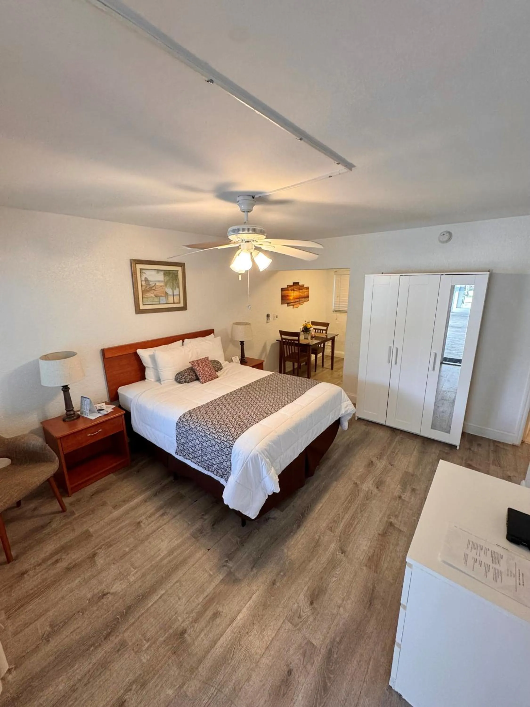 Bed in Coral Key Inn