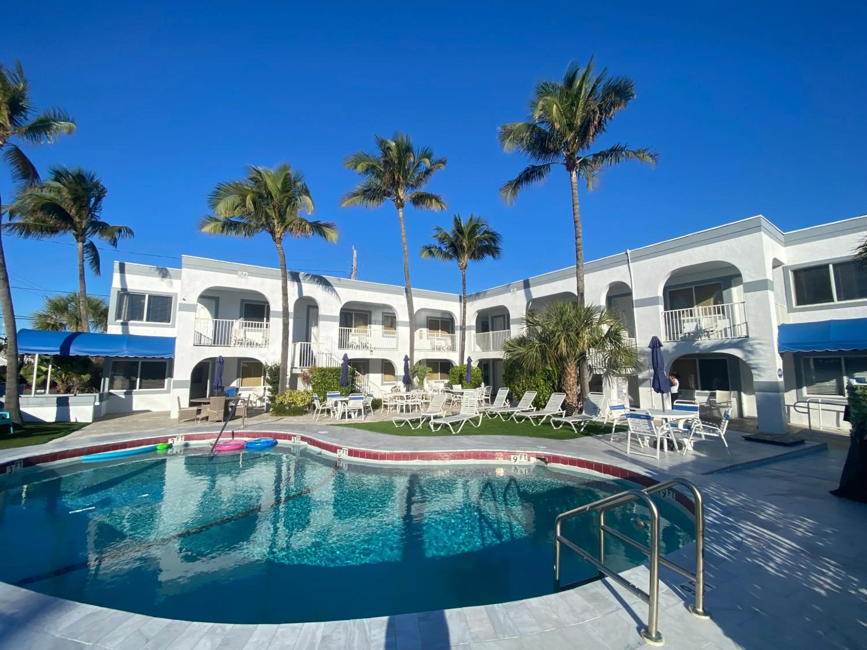 Pool view in Coral Key Inn