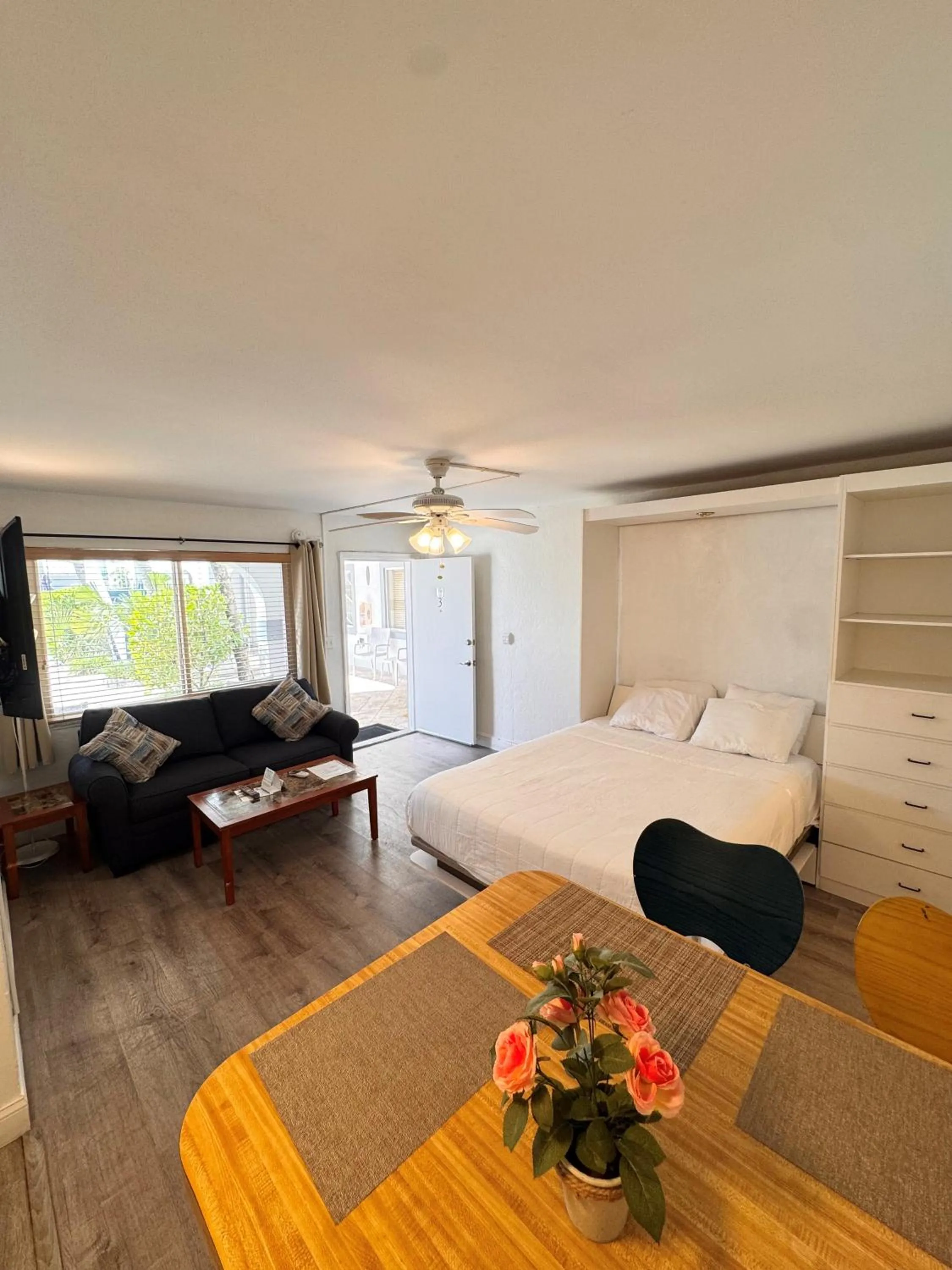 Photo of the whole room, Bed in Coral Key Inn