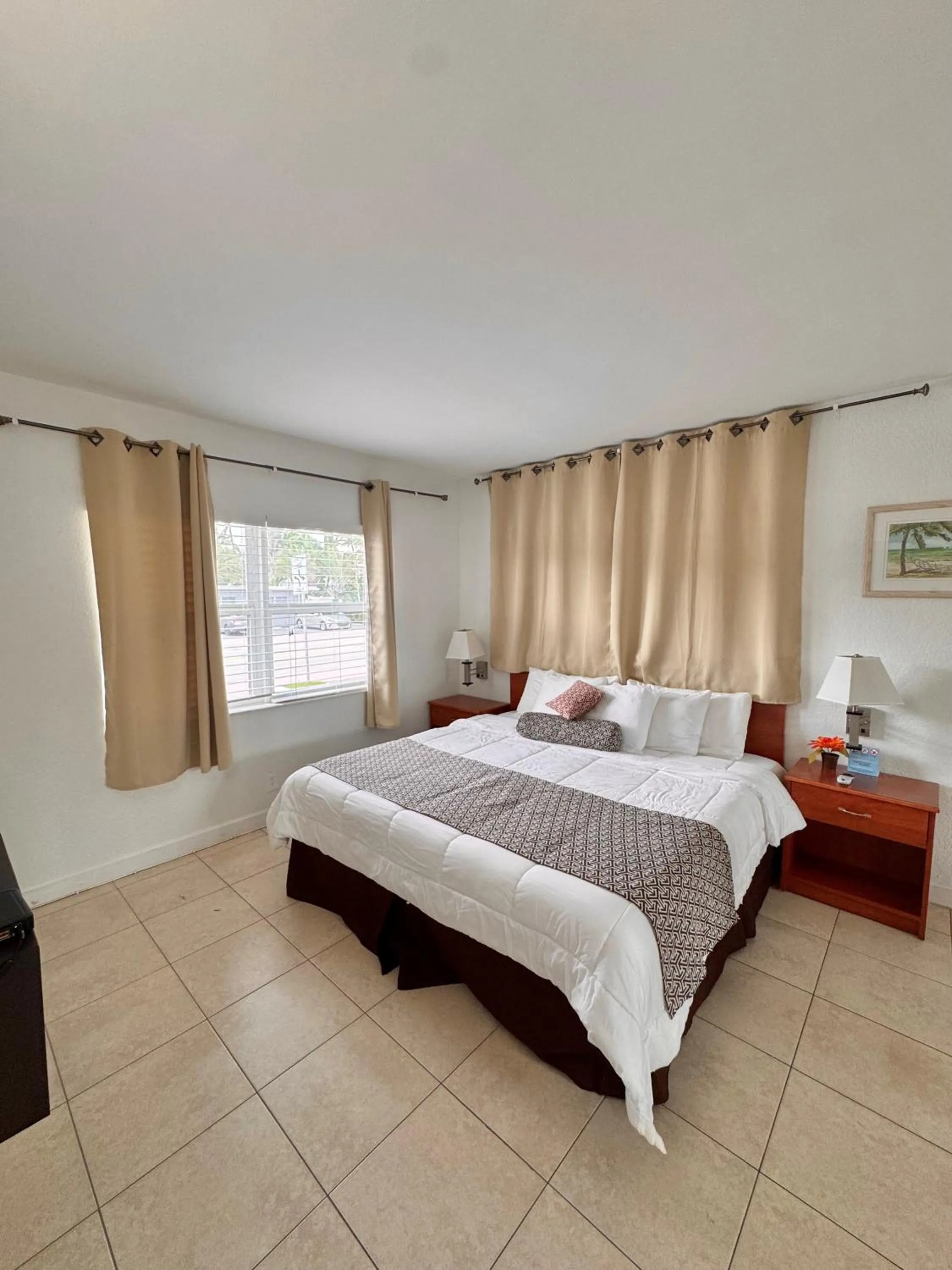 Bed in Coral Key Inn