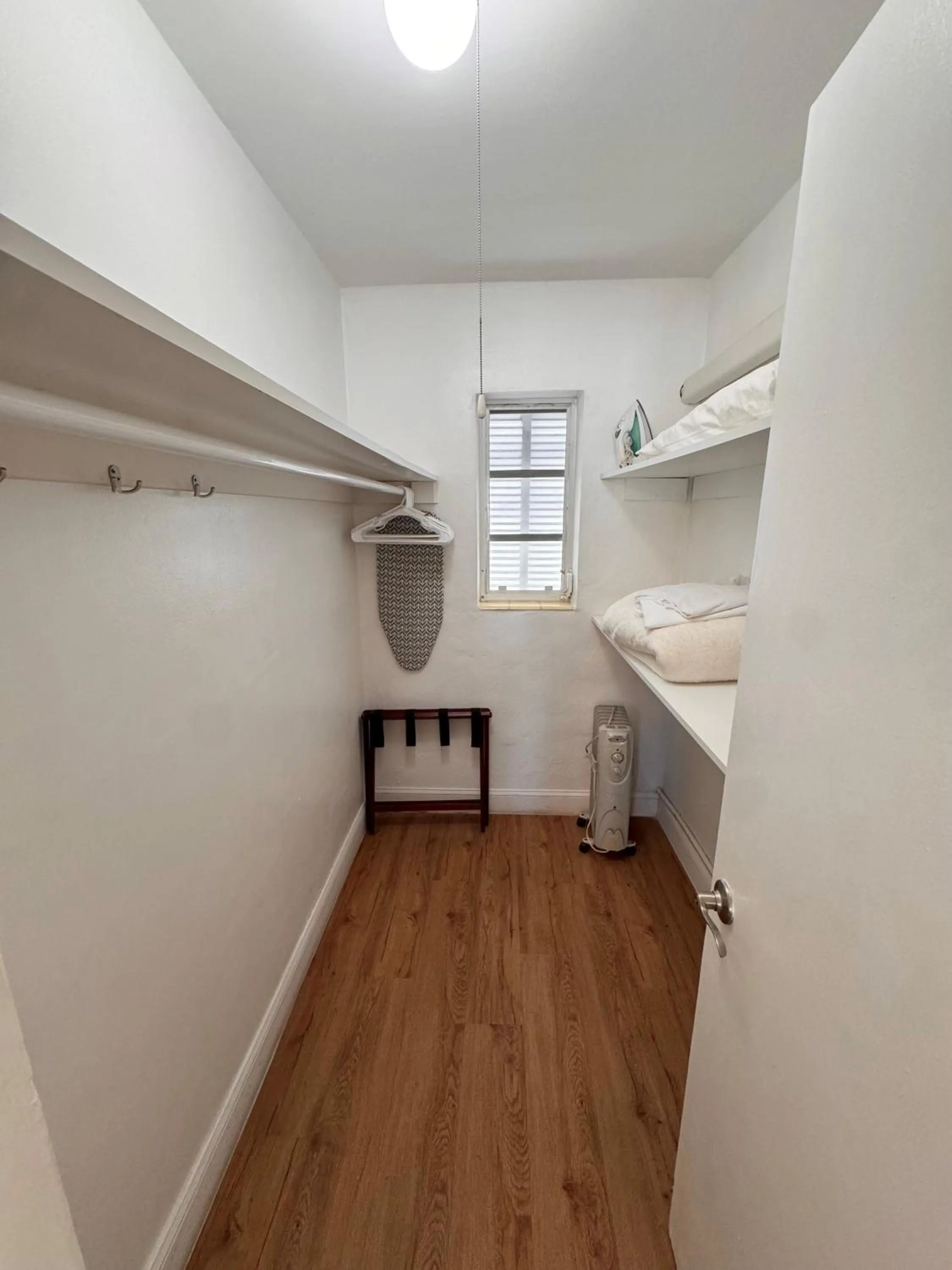 wardrobe in Coral Key Inn