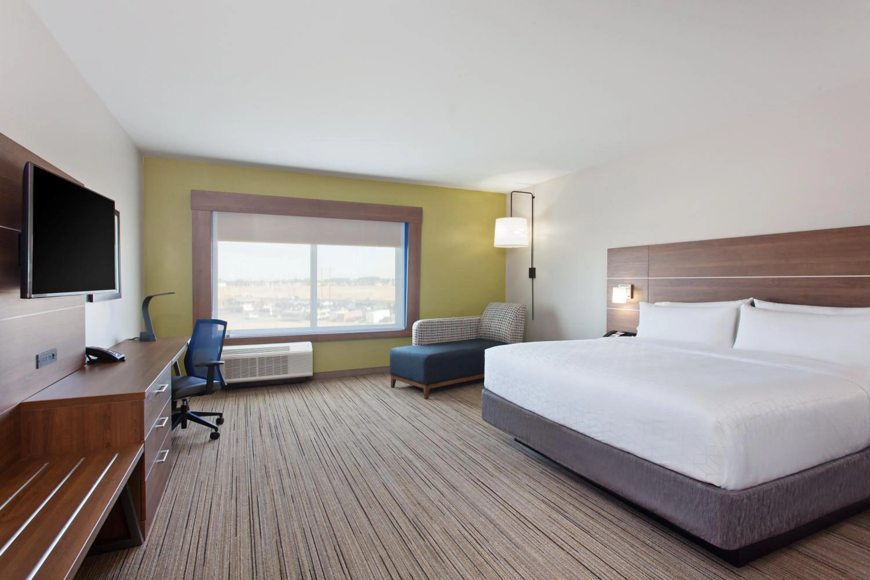Photo of the whole room, Bed in Holiday Inn Express & Suites - Moses Lake by IHG