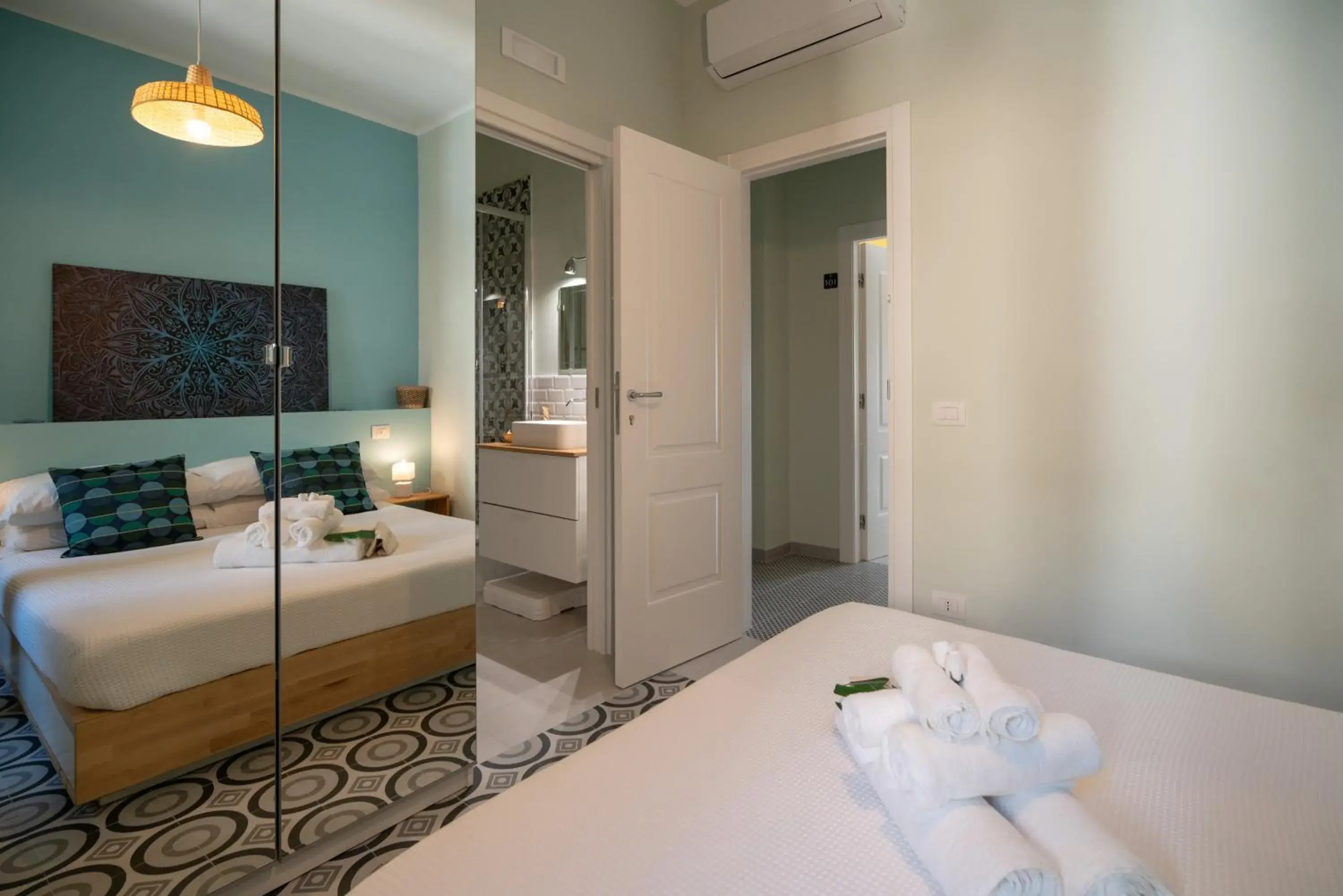 Double Room with Private Bathroom - single occupancy in Sea Station Double Room with Private Bathroom - single occupancy in Sea Station
