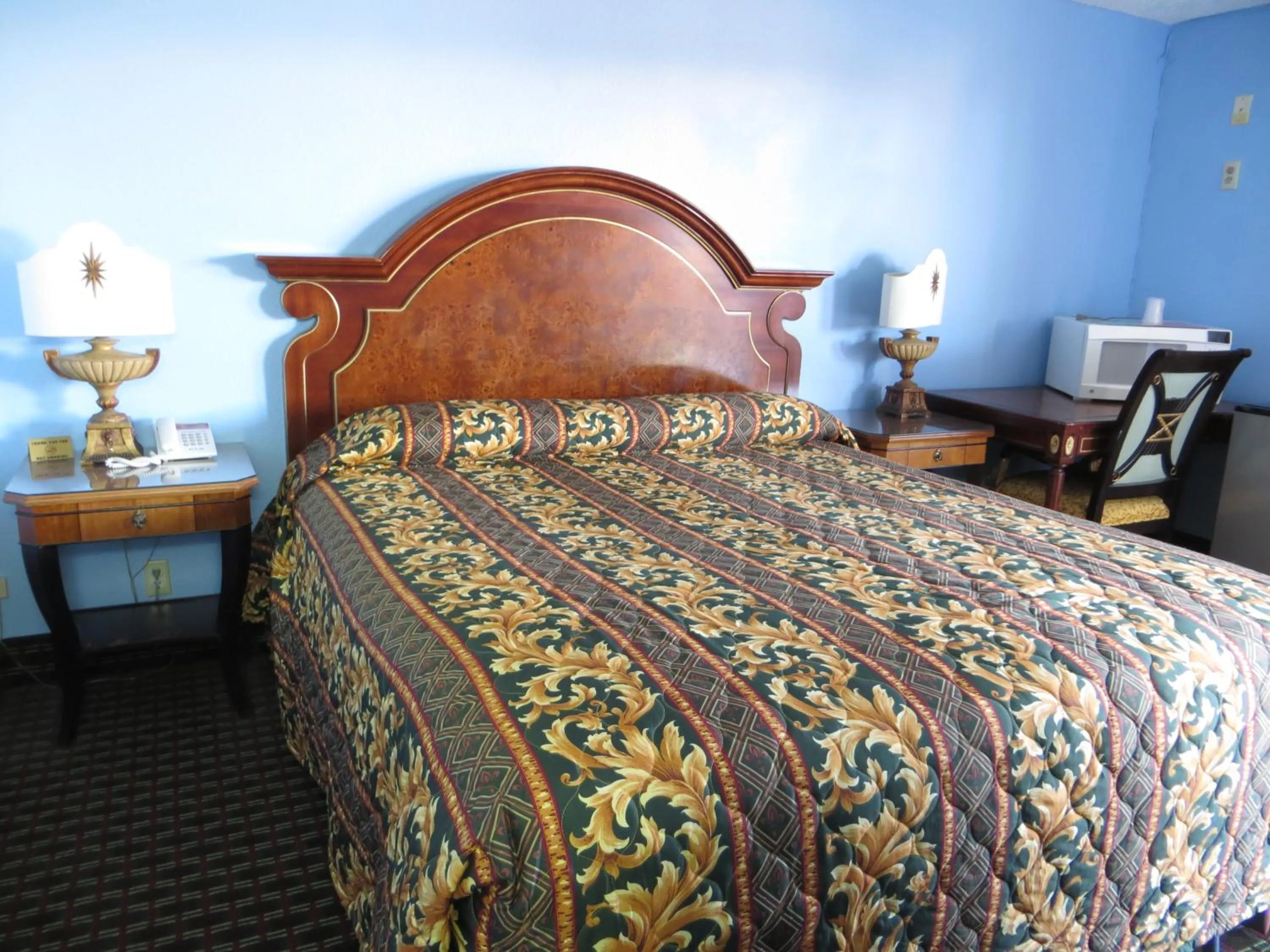 Seating area in A Fisher's Inn Motel