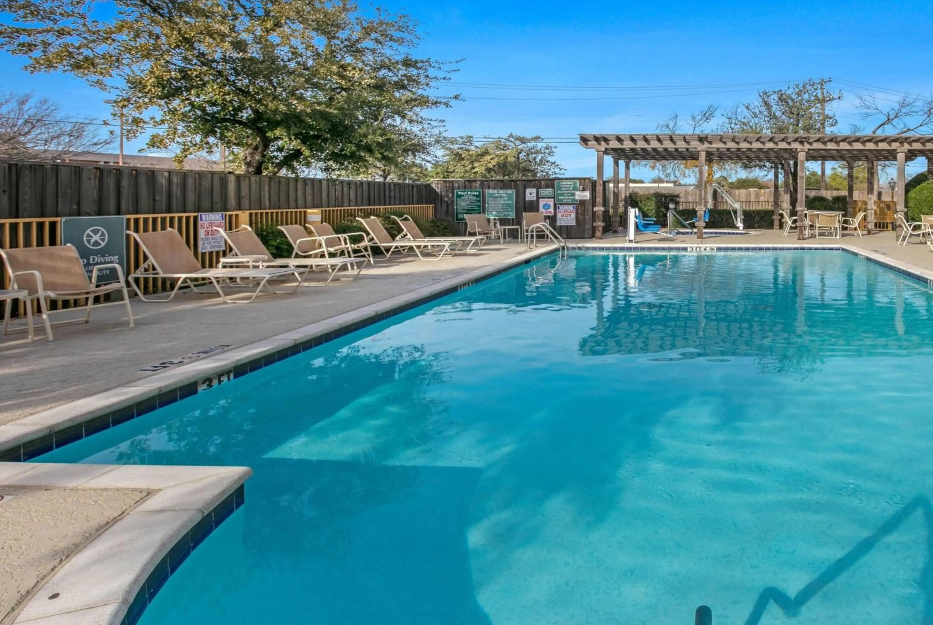 Pool view in La Quinta by Wyndham DFW Airport South / Irving
