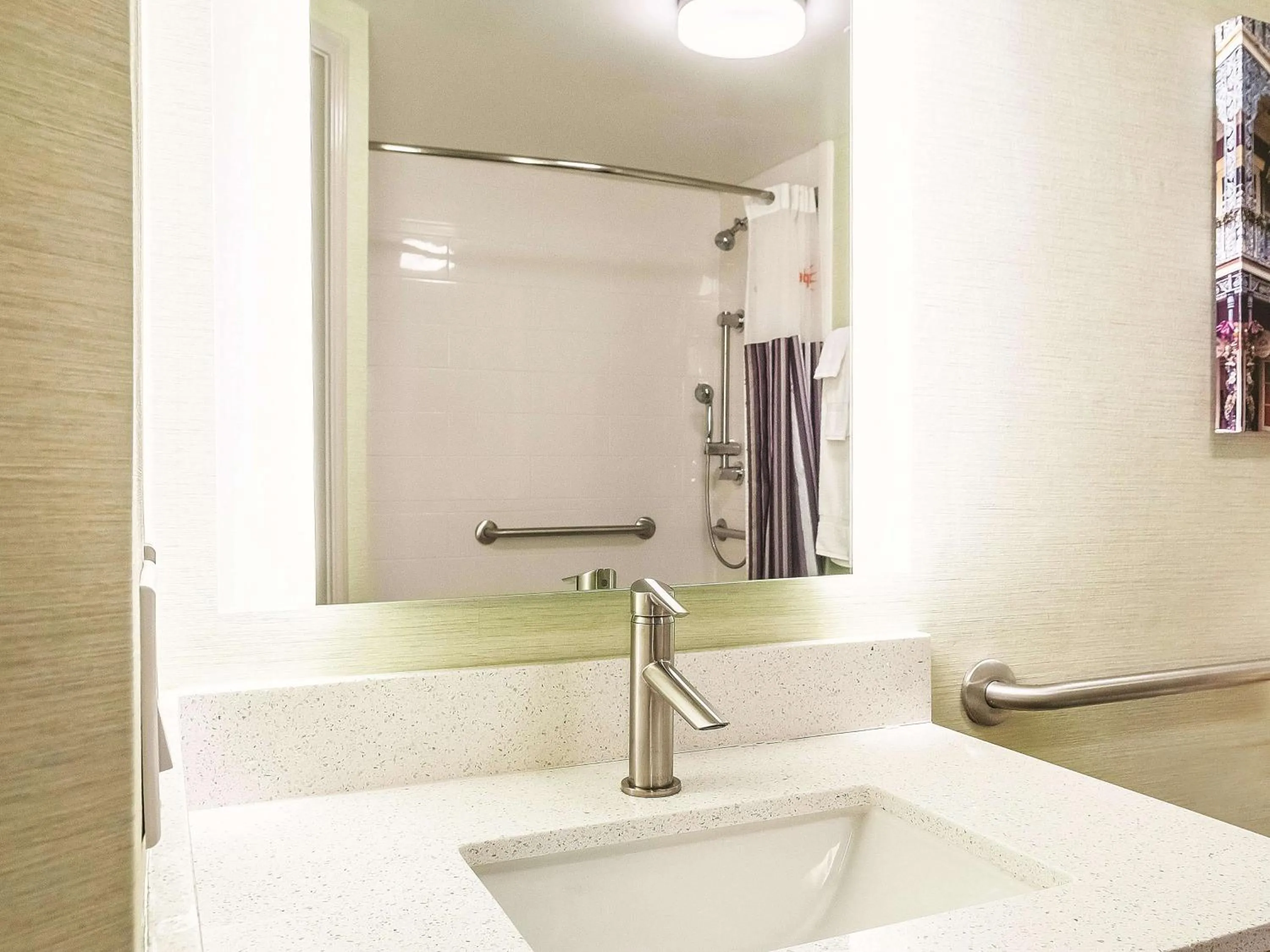 Photo of the whole room in La Quinta by Wyndham New Orleans Downtown