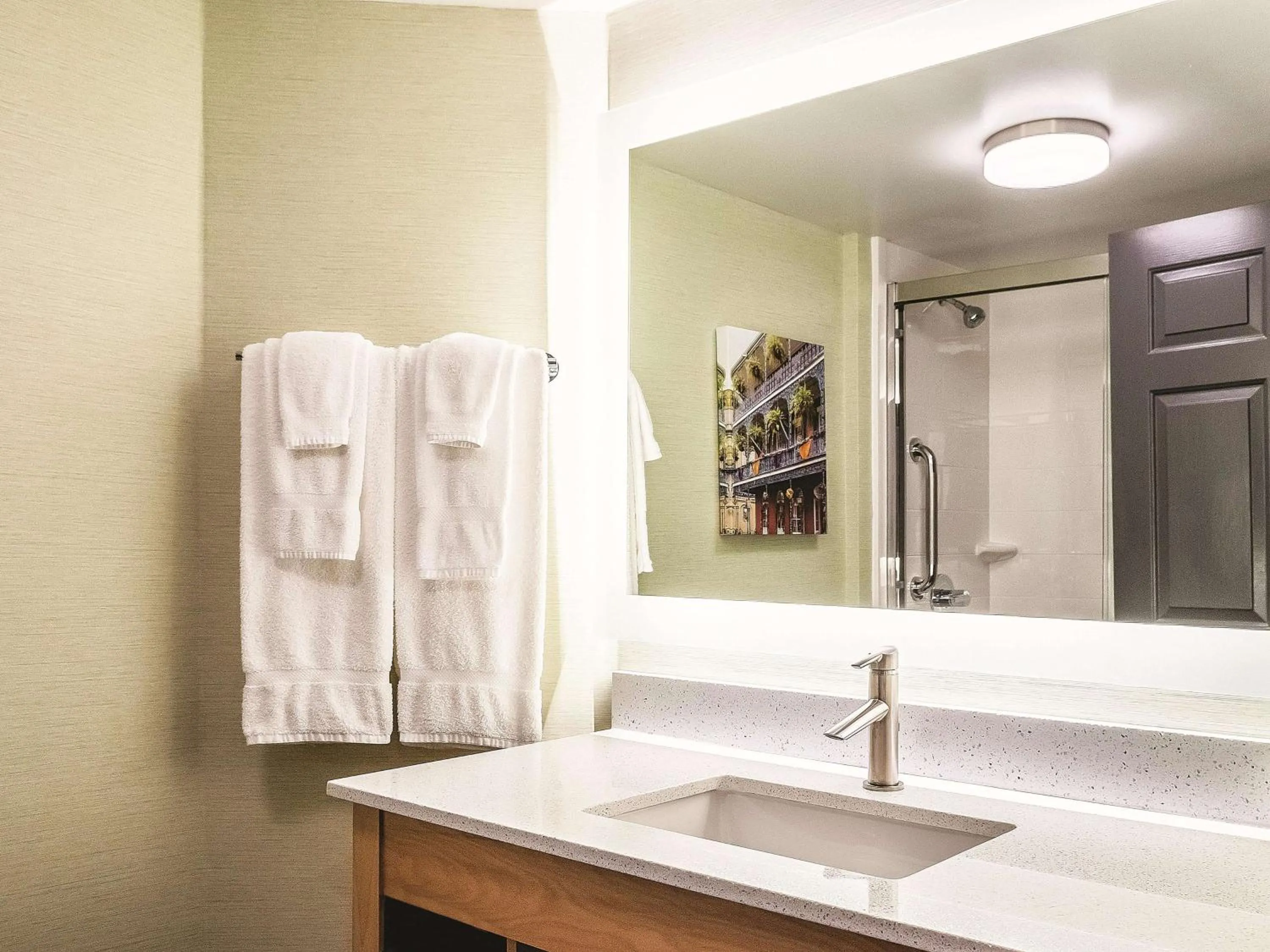 Photo of the whole room in La Quinta by Wyndham New Orleans Downtown