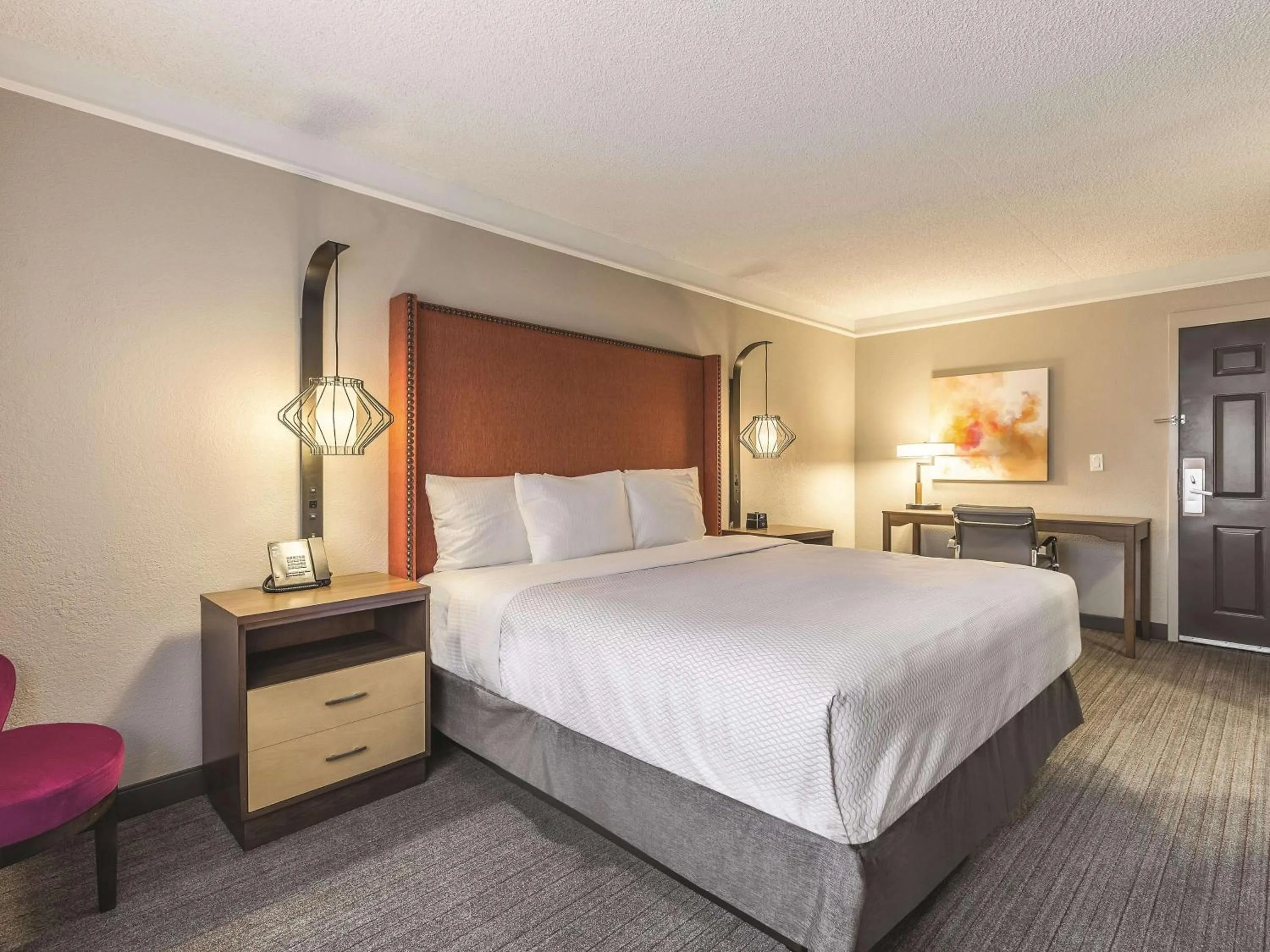 Property building, Bed in La Quinta by Wyndham New Orleans Downtown