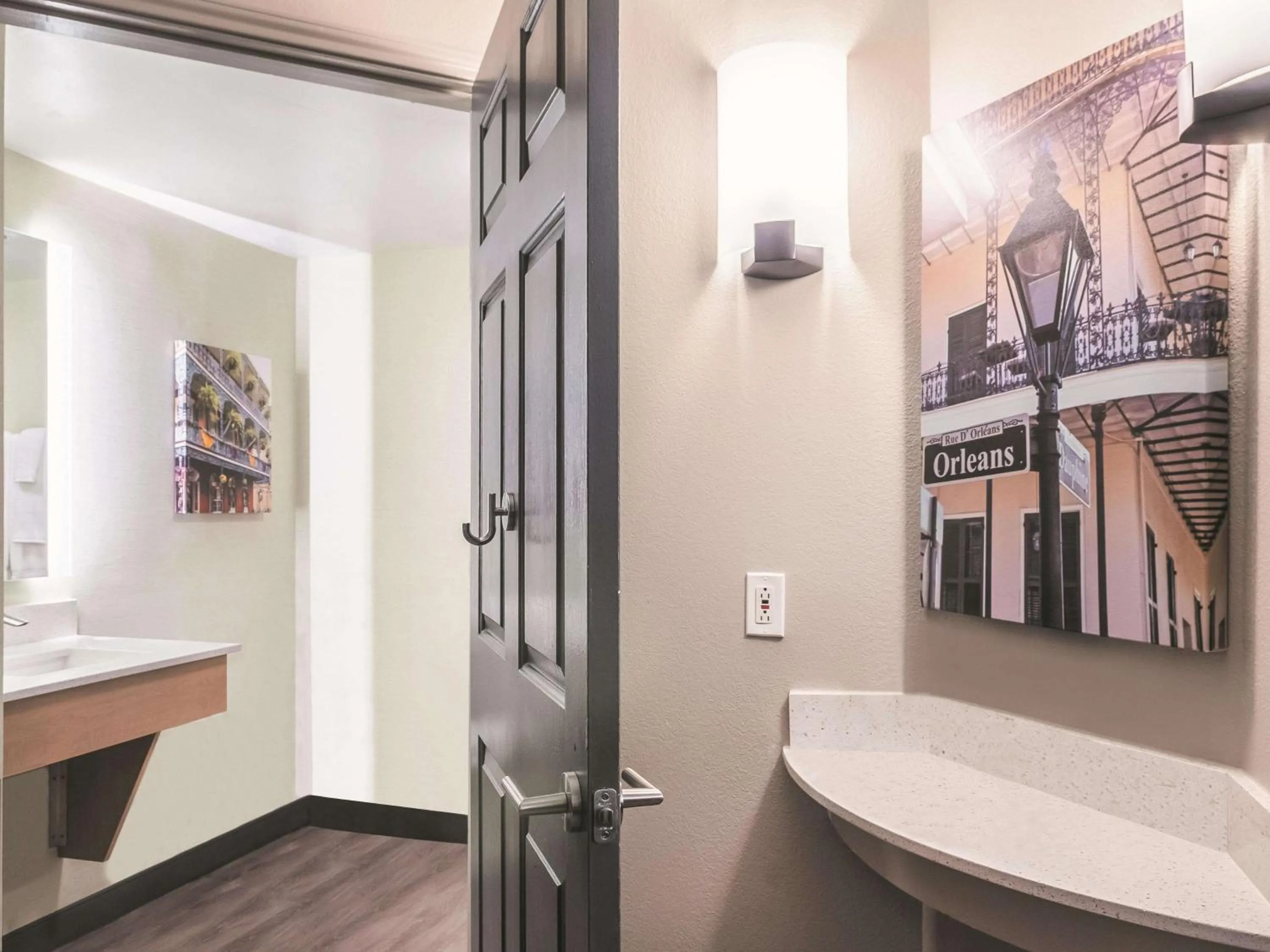 Photo of the whole room in La Quinta by Wyndham New Orleans Downtown