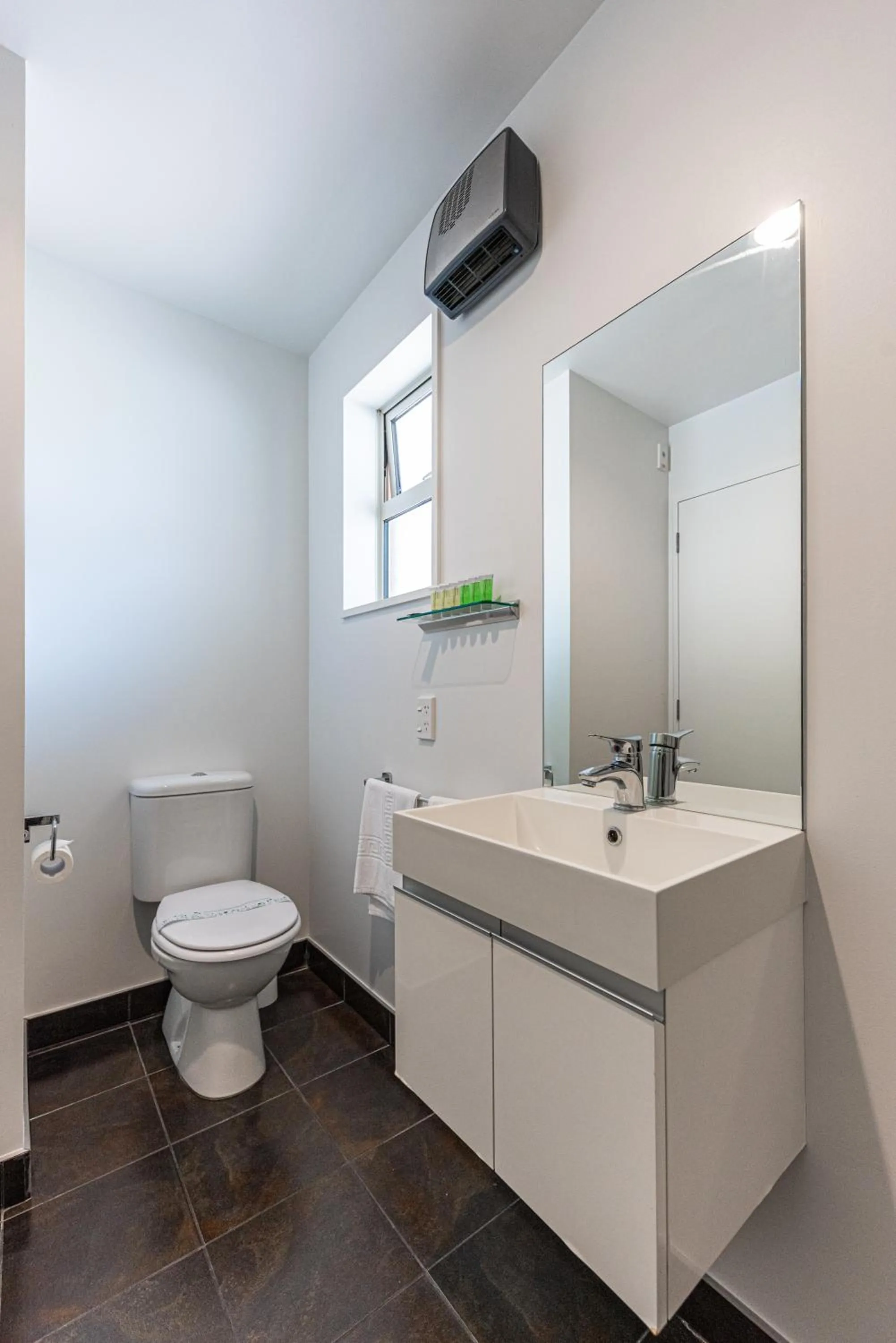 Toilet in 315 Motel Riccarton