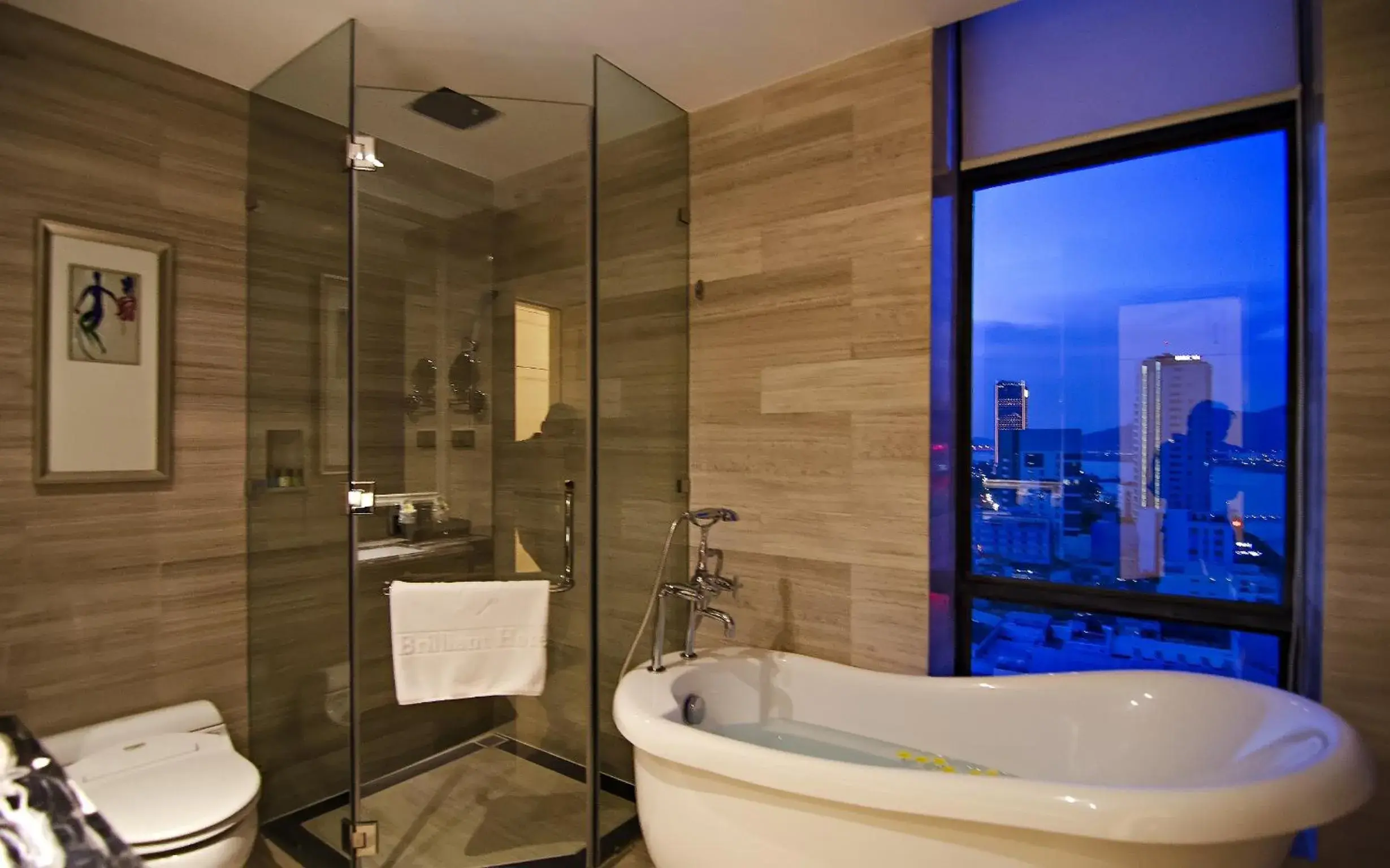 Bathroom in Brilliant Hotel - Afternoon Tea Inclusive Bathroom in Brilliant Hotel - Afternoon Tea Inclusive