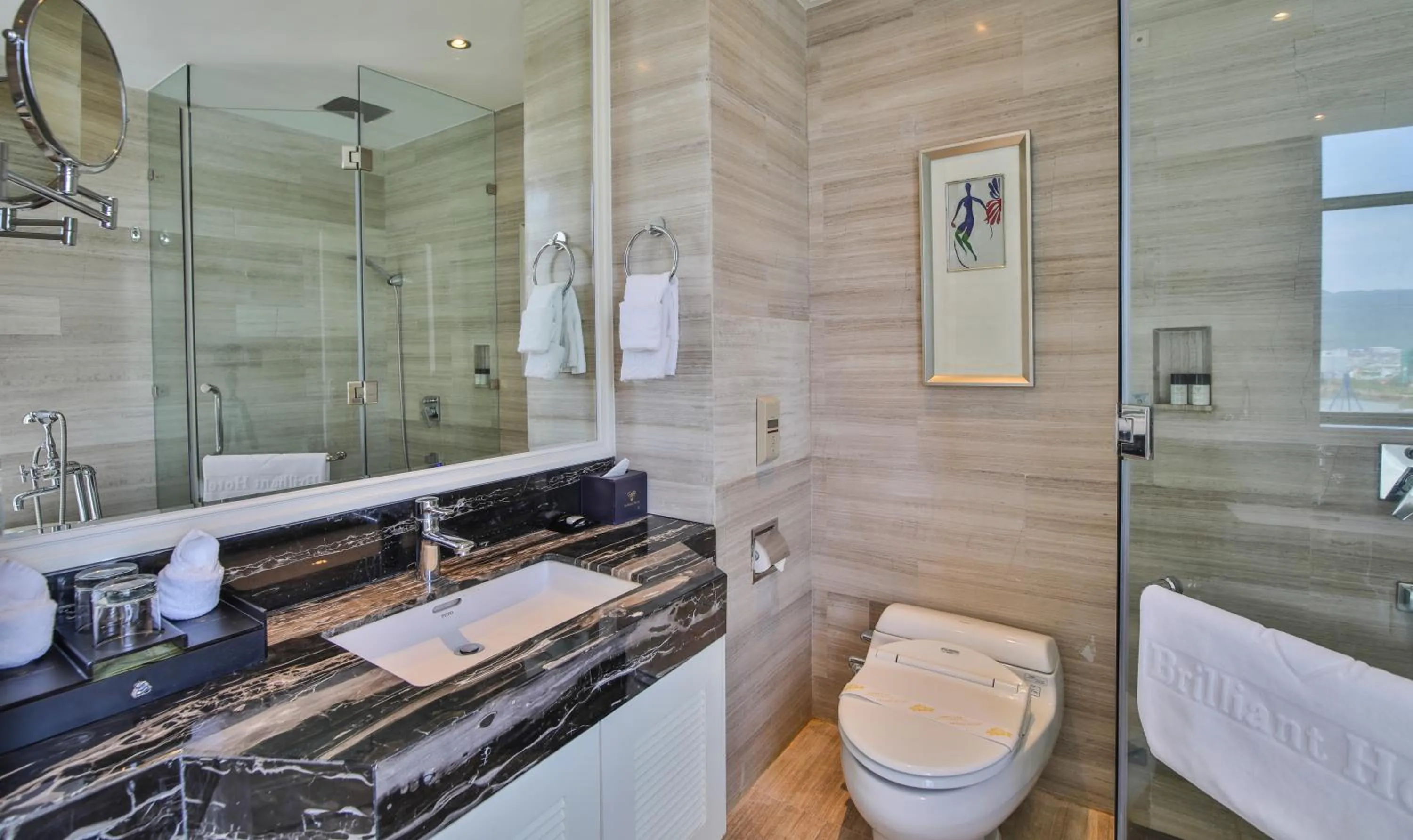 Bathroom in Brilliant Hotel - Afternoon Tea Inclusive