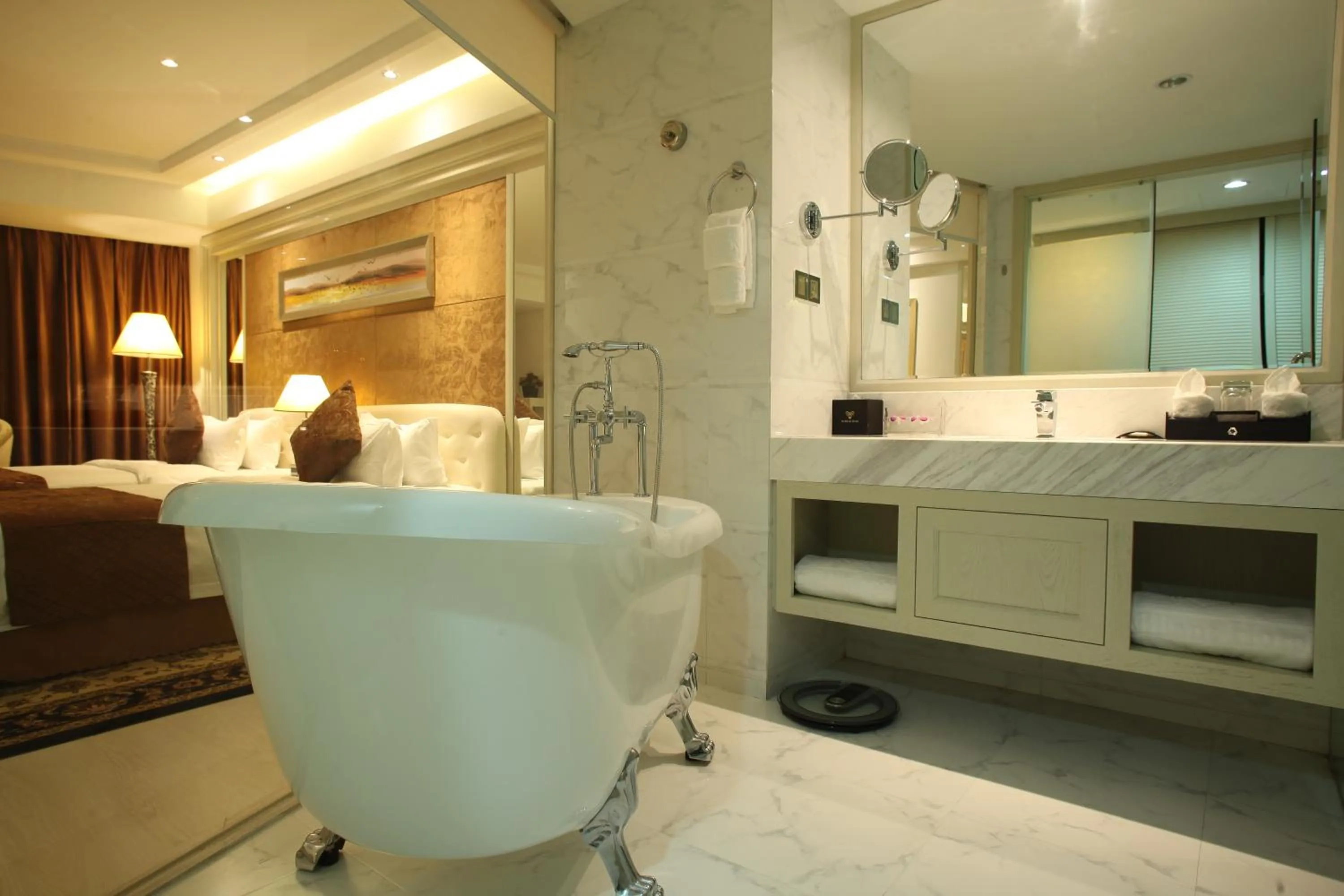 Bathroom in Brilliant Hotel - Afternoon Tea Inclusive