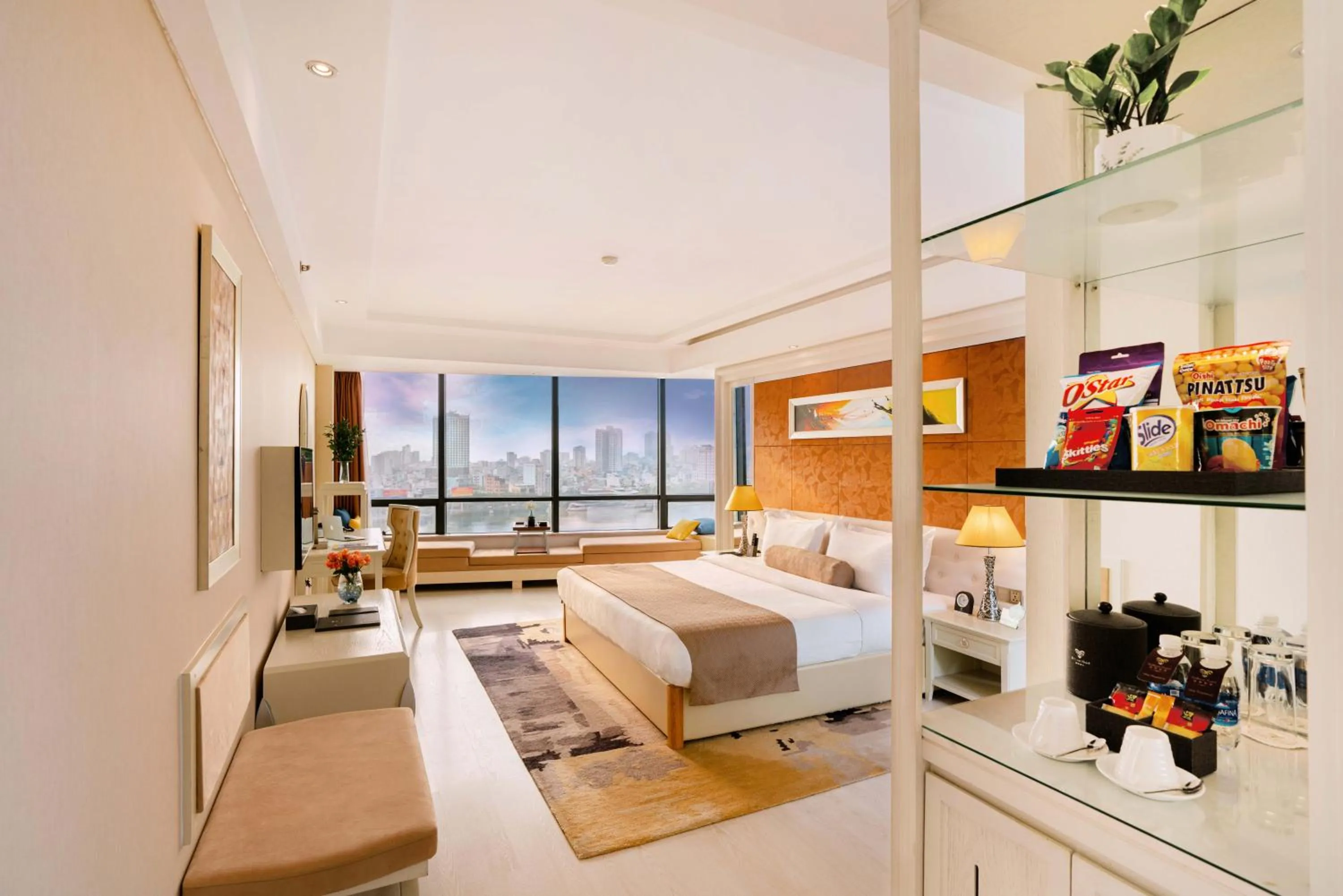 Kitchen or kitchenette, Bed in Brilliant Hotel - Afternoon Tea Inclusive