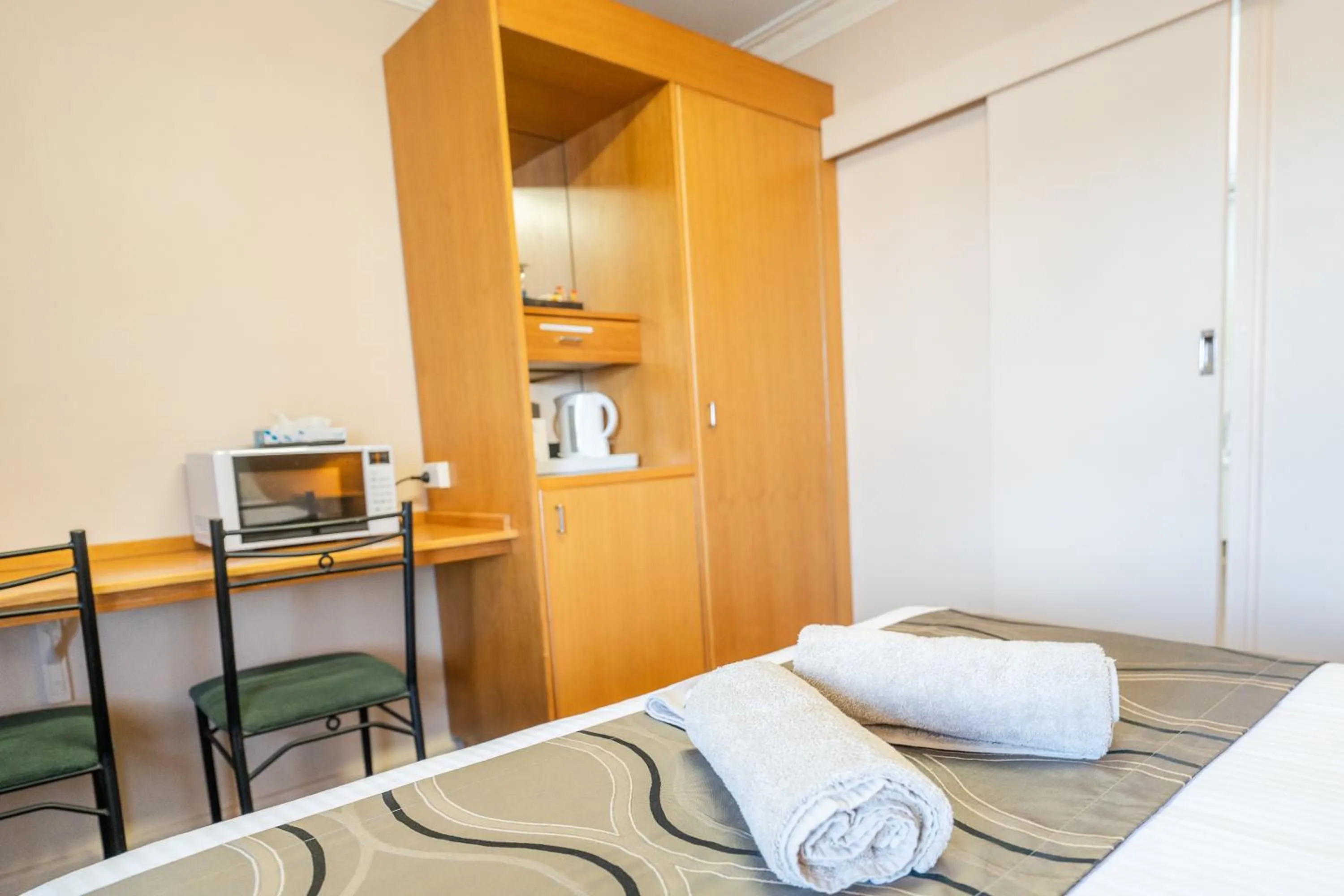 Coffee/tea facilities, Bed in Halfway Motel