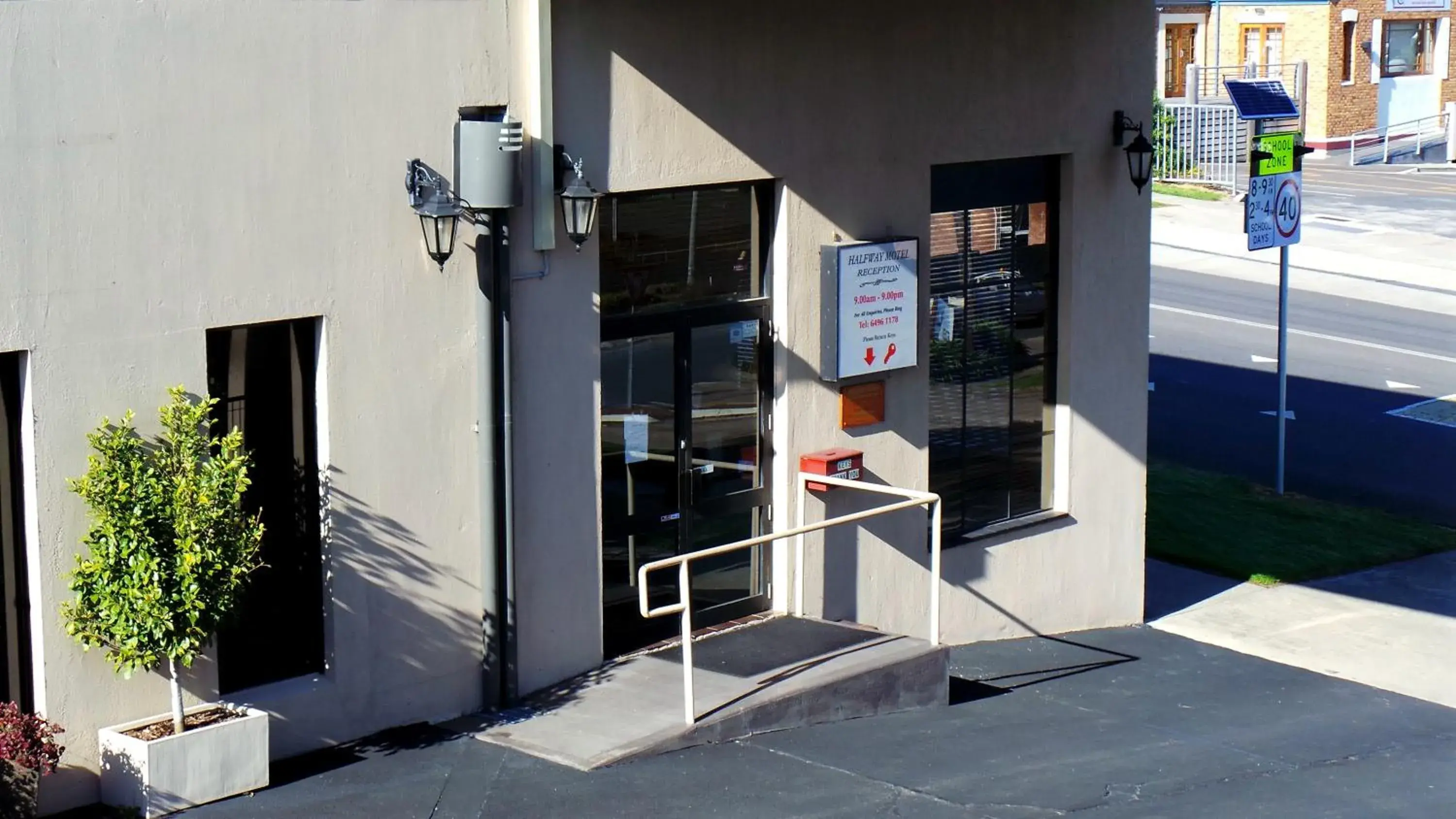 Facade/entrance in Halfway Motel Facade/entrance in Halfway Motel