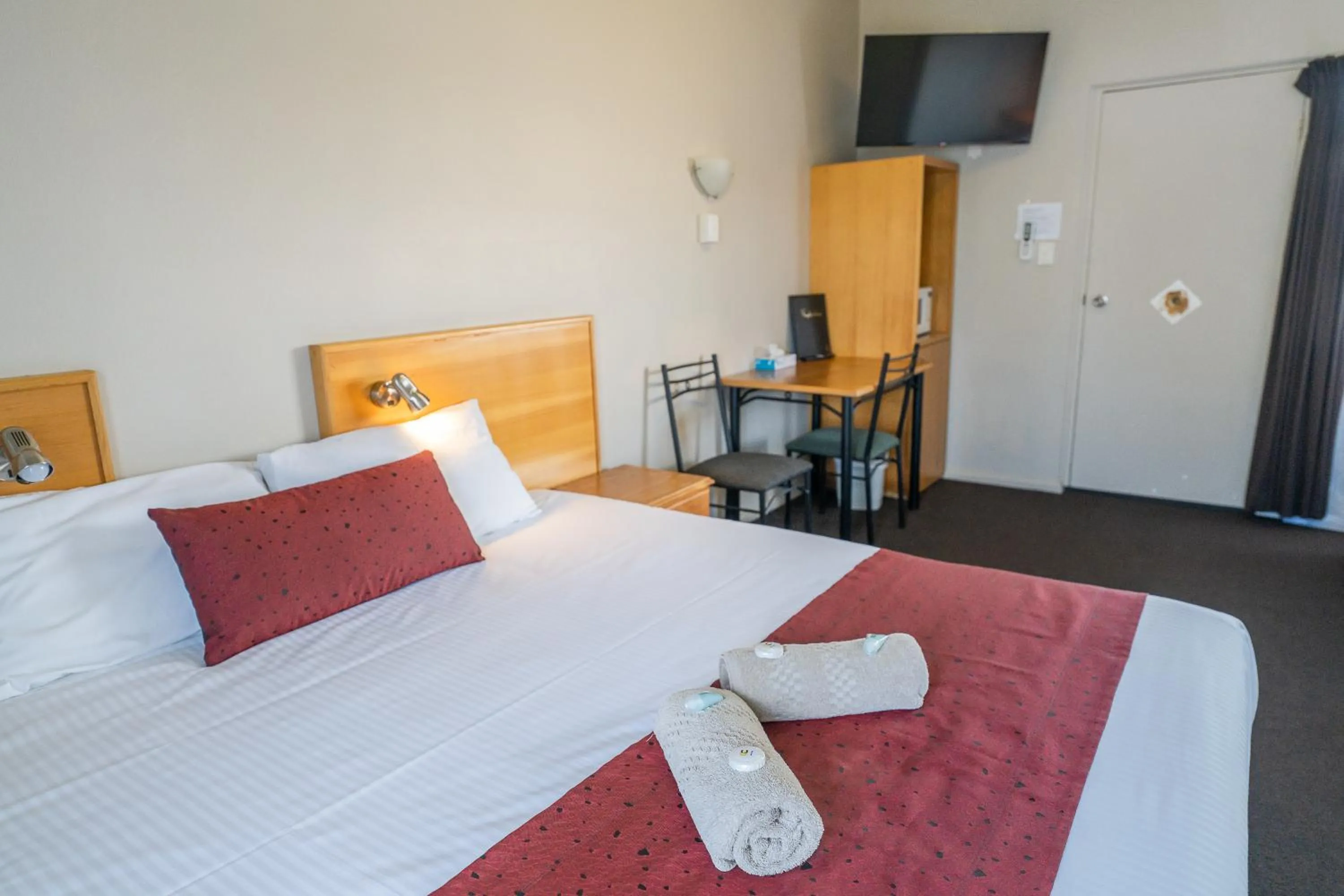 TV and multimedia, Bed in Halfway Motel