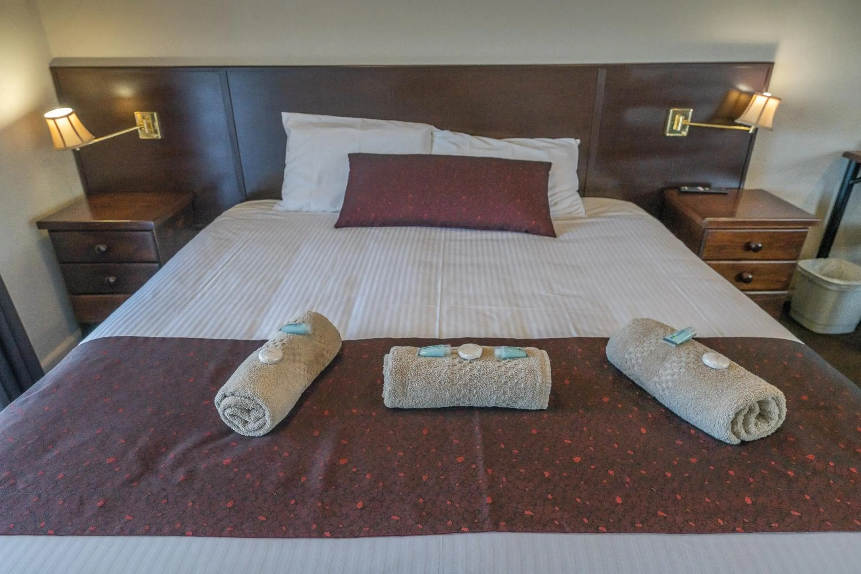 Bedroom, Bed in Halfway Motel