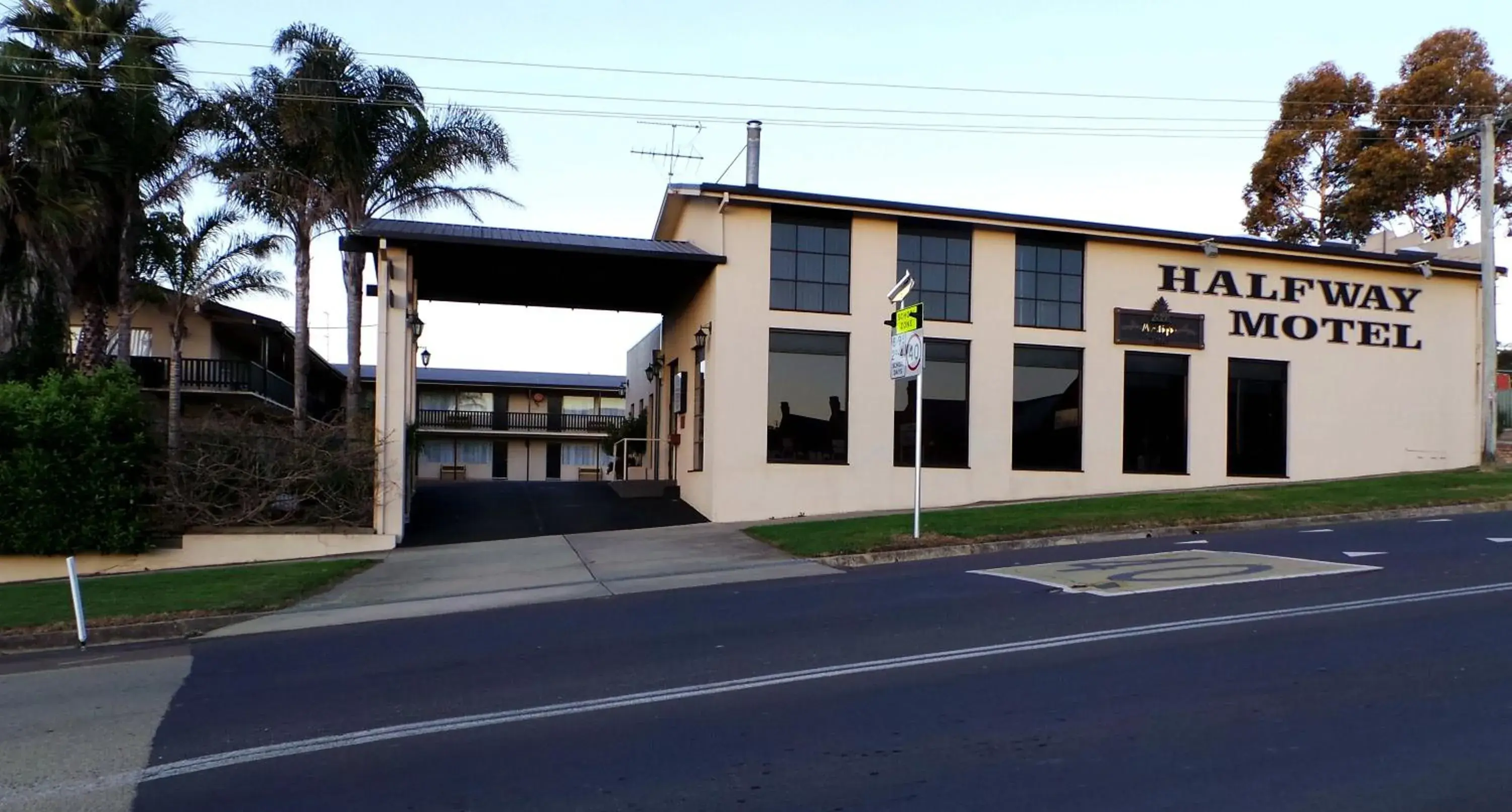 Property building in Halfway Motel Property building in Halfway Motel
