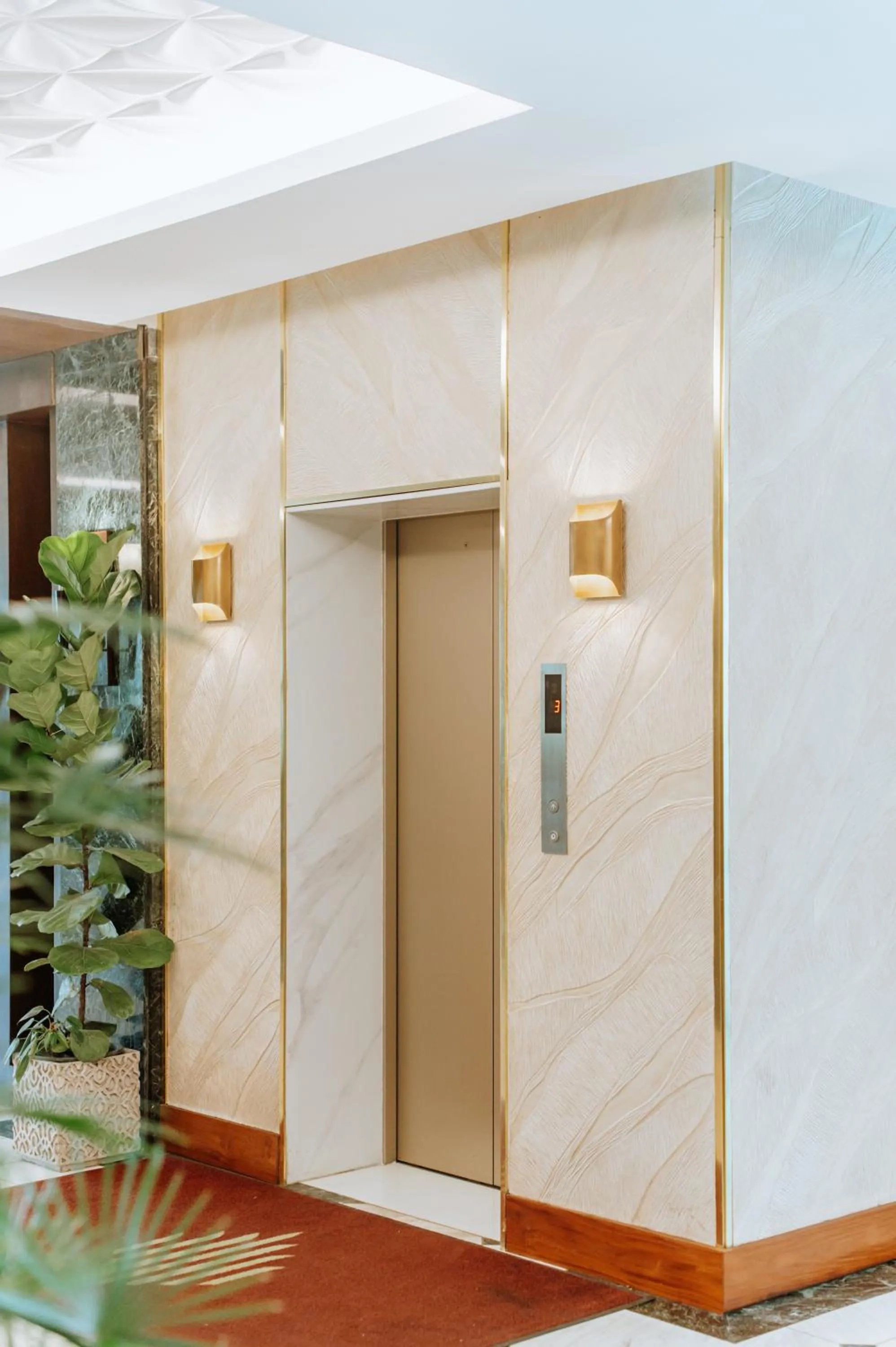 elevator in Sugarland Hotel