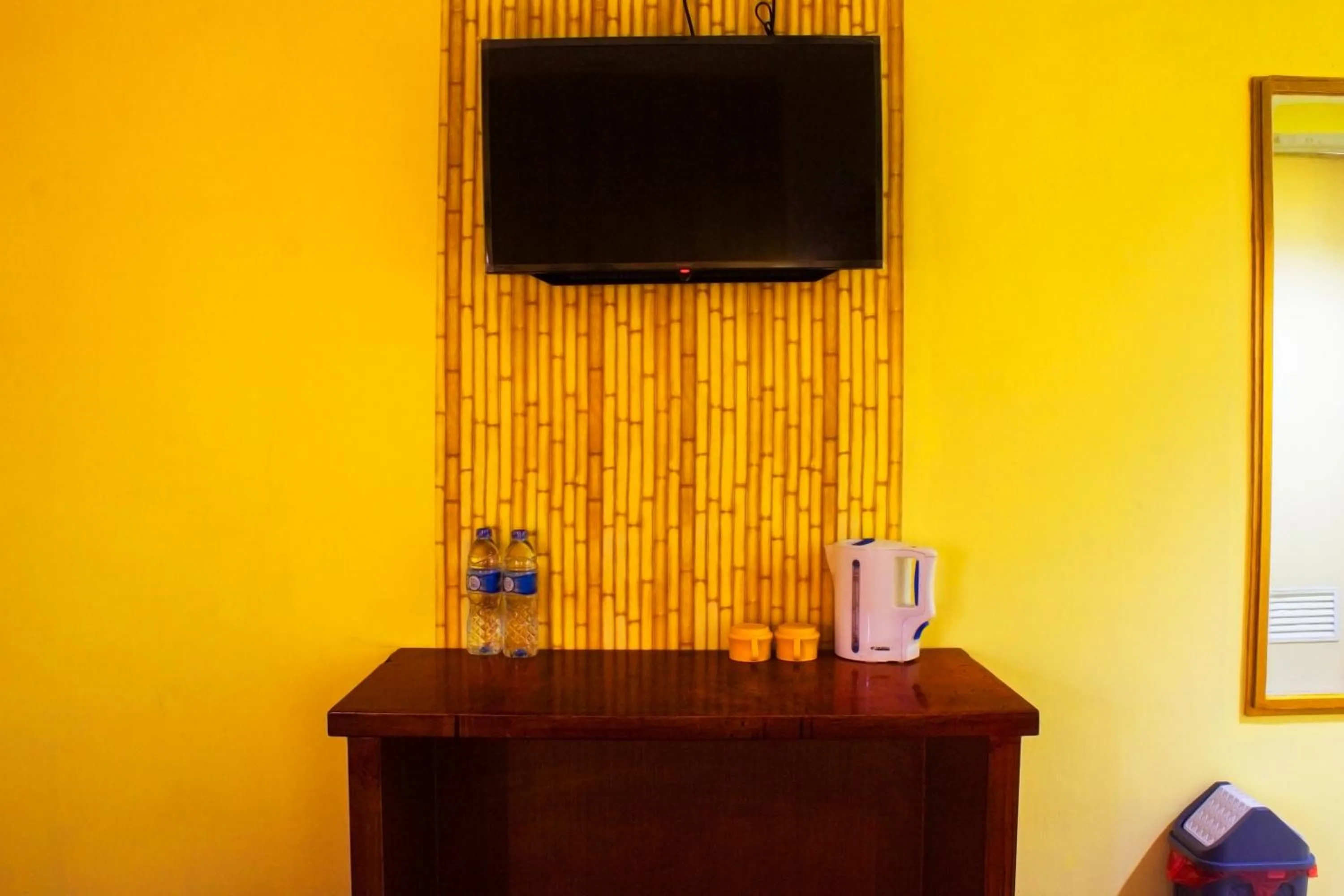 TV and multimedia in New Priok Indah Syariah Hotel