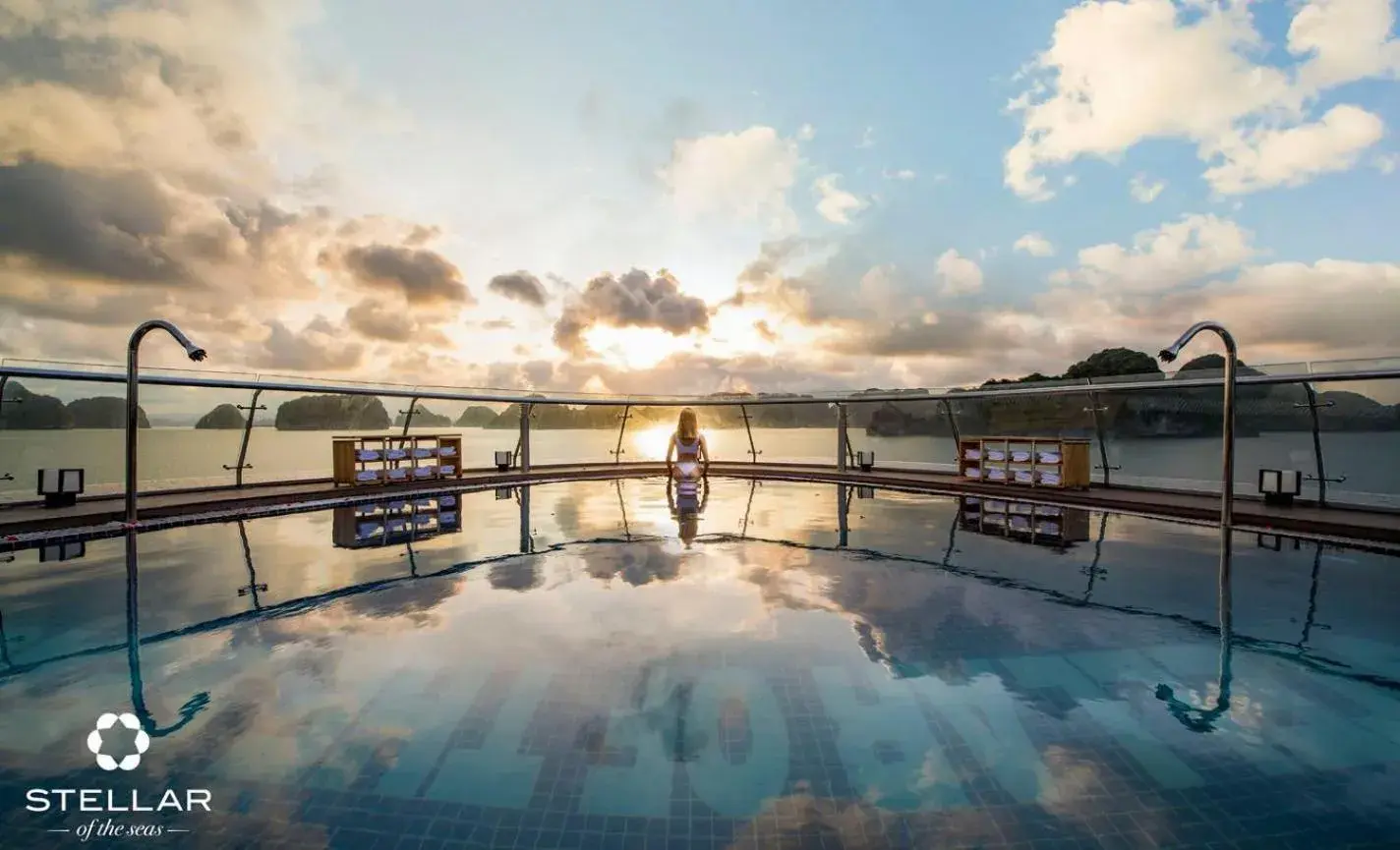 Sunrise in Stellar of the Seas Cruise Sunrise in Stellar of the Seas Cruise