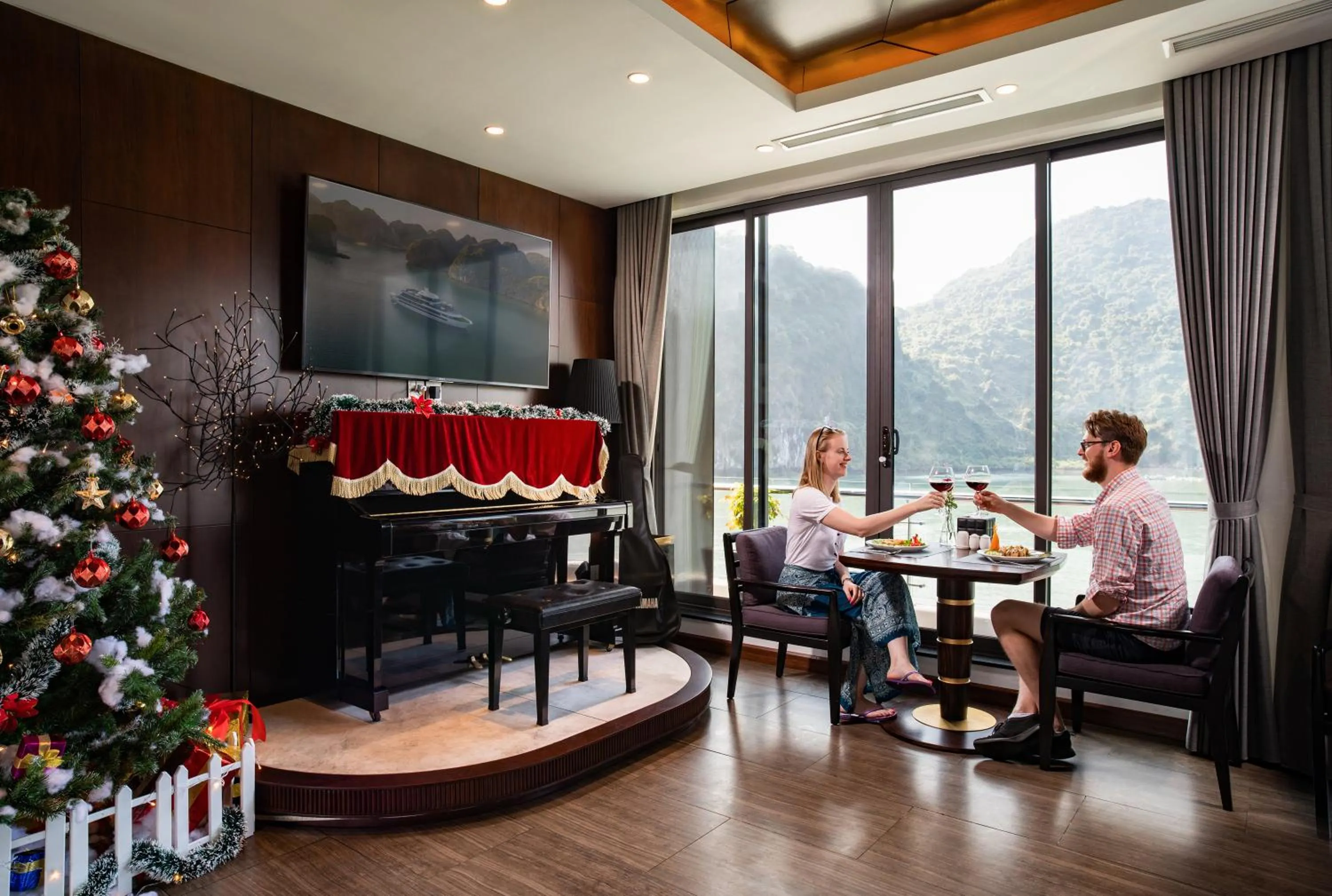 Restaurant/places to eat in Stellar of the Seas Cruise