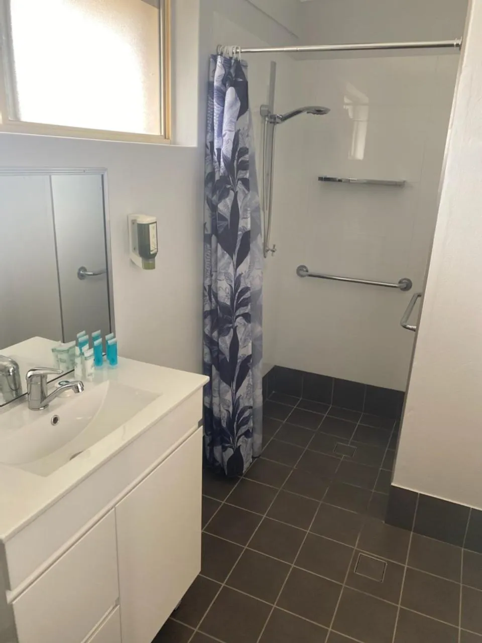 Bathroom in Lake Macquarie Motor Inn