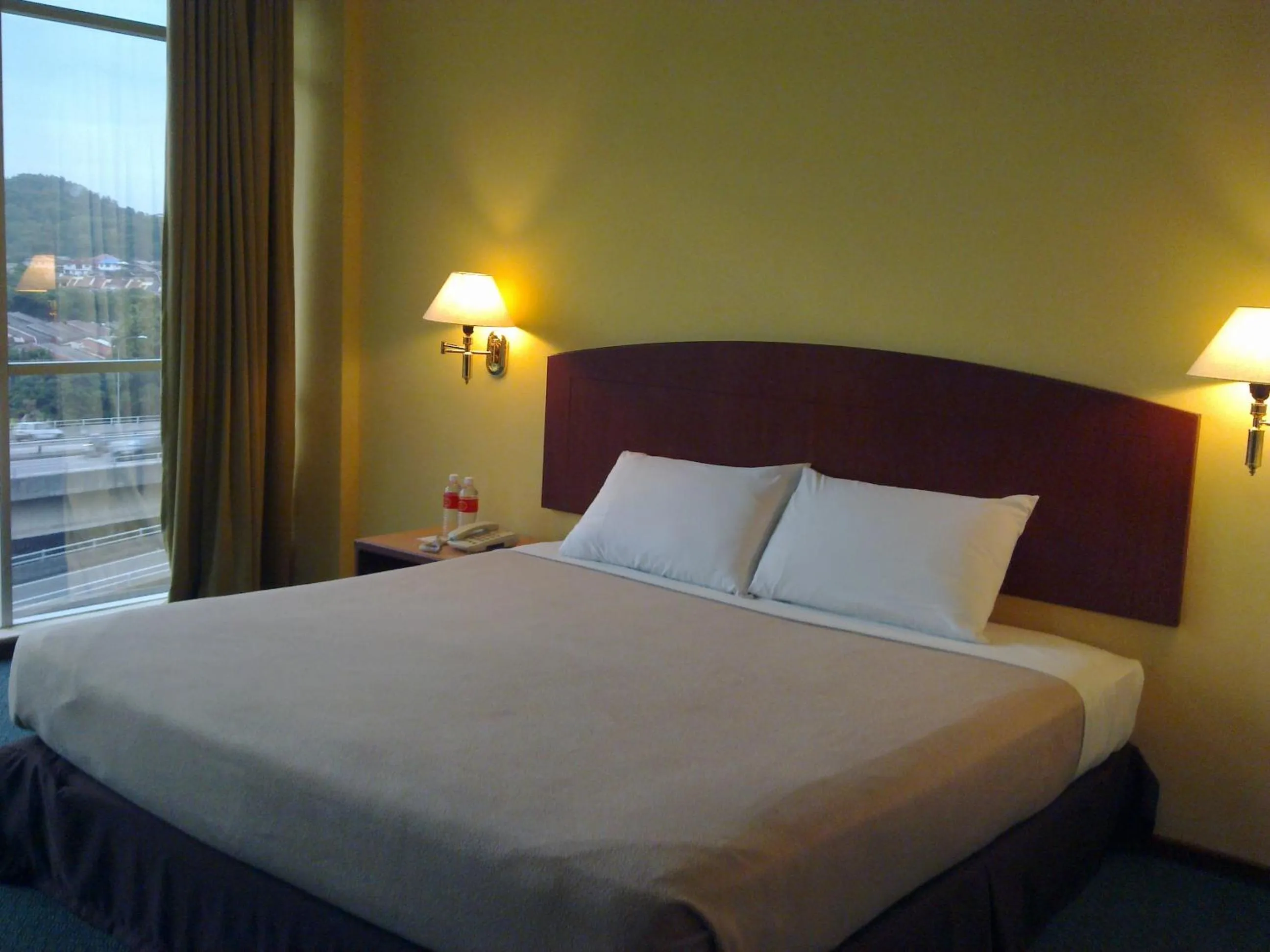 Bed in Hotel Caliber