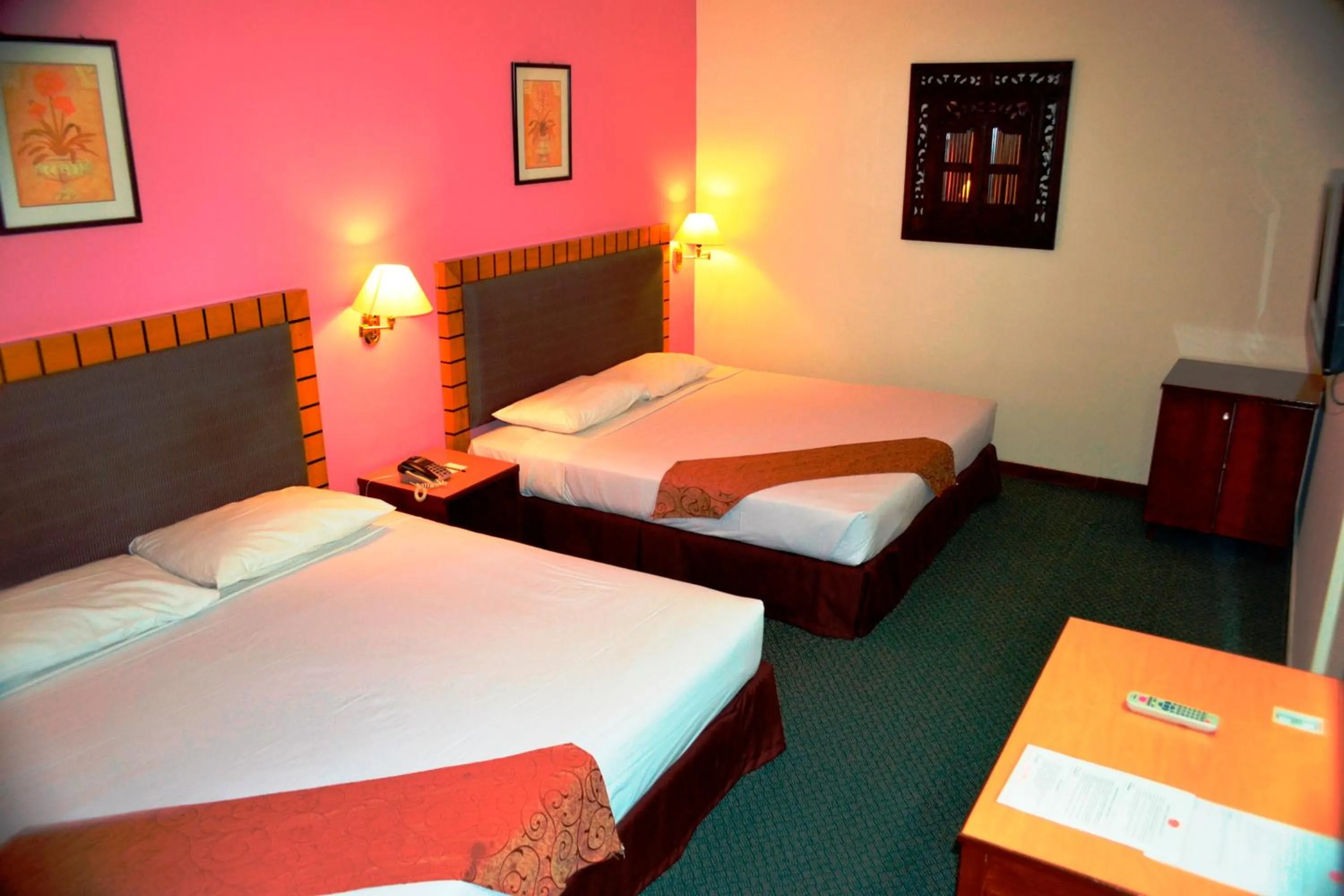 Bed in Hotel Caliber