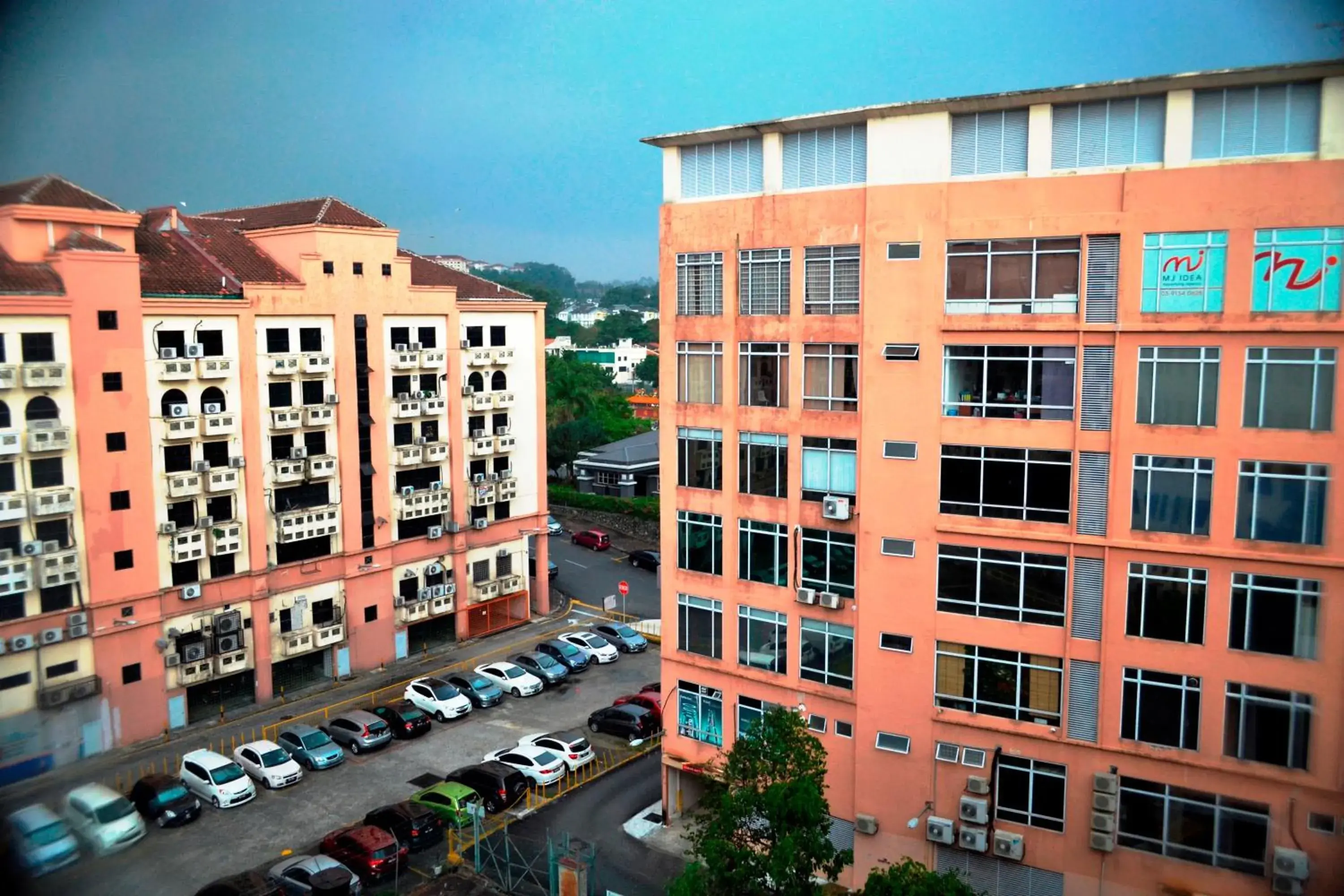 Property building in Hotel Caliber Property building in Hotel Caliber